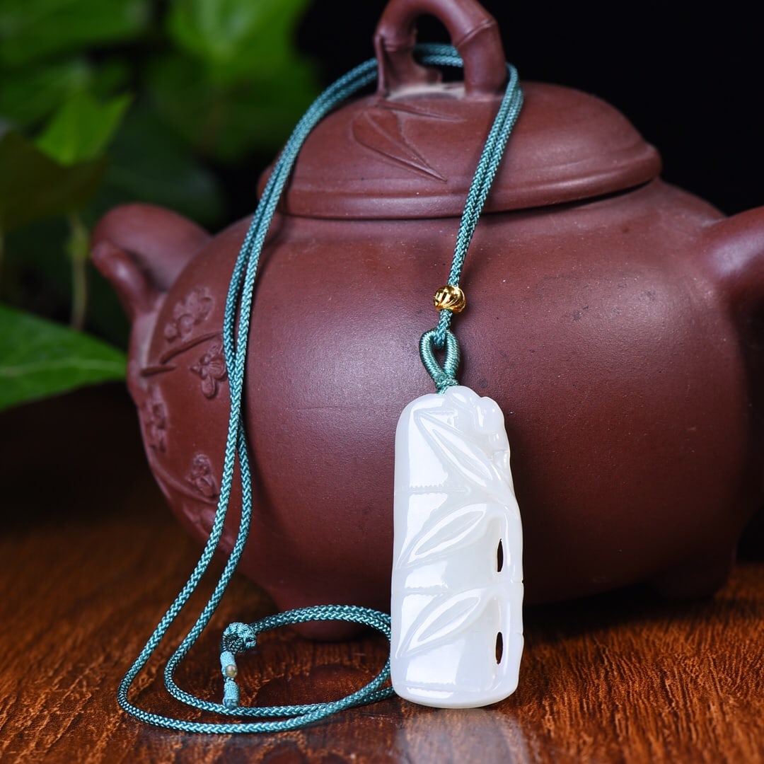 An Exquisite White Jade Pendant - 5