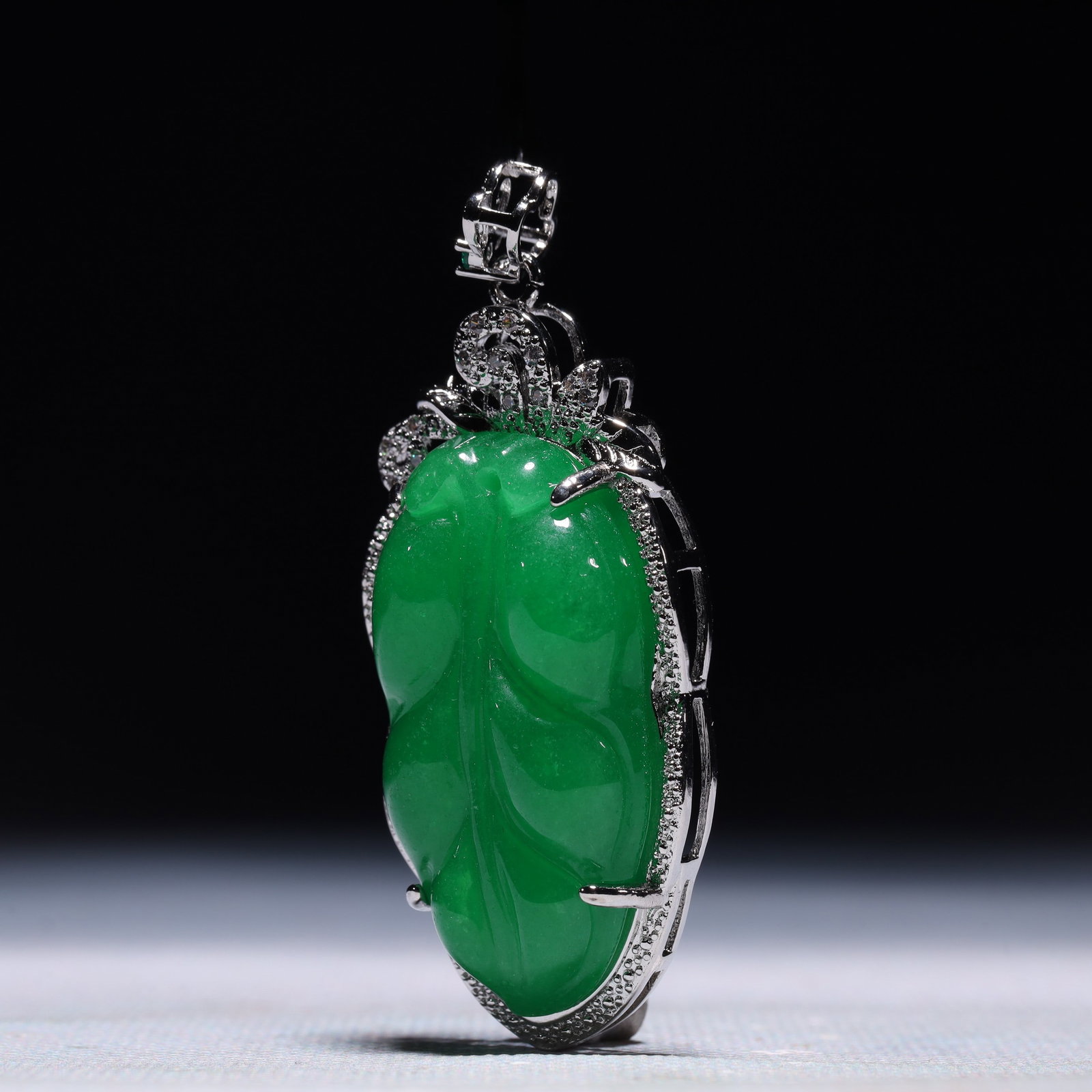 An Exquisite Leaf Pattern Pendant,Inlaid Gems - 2