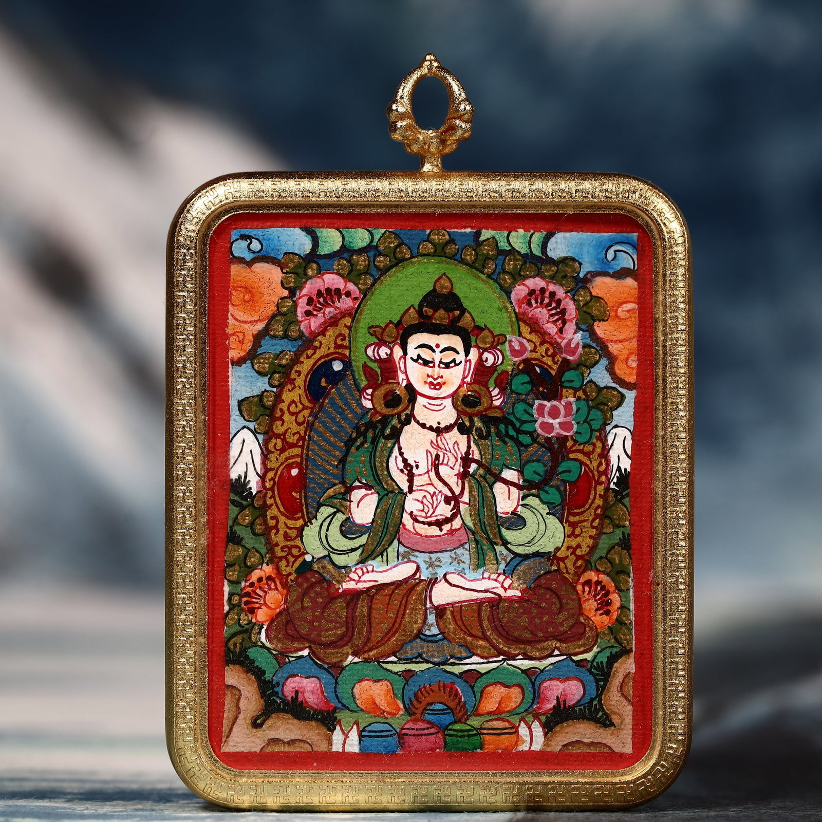 An Exquisite Painted Color Statue of White Tara Tangka: An Exquisite Painted Color Statue of White Tara Tangka,Size:2inx2.8in 彩绘白度母像唐卡