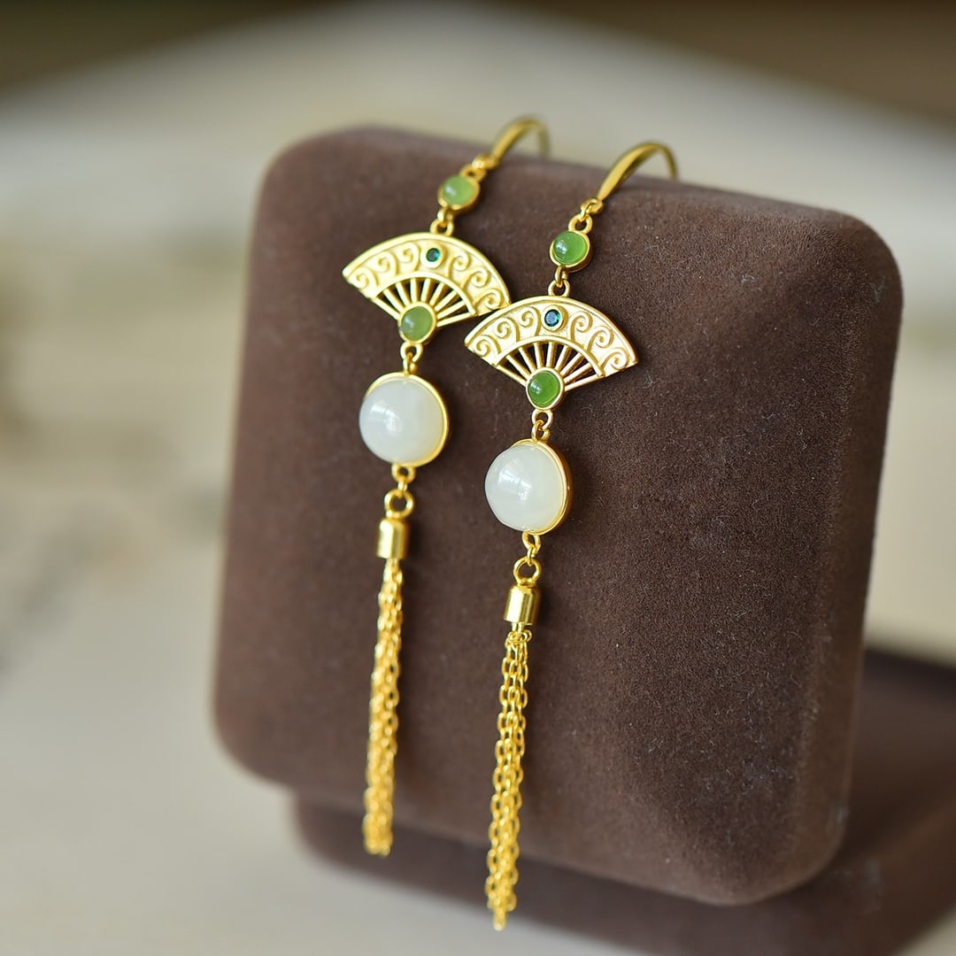 A Pair of Exquisite Sterling Silver-Gold Plated Inlaid White Jade Earrings: A Pair of Exquisite Sterling Silver-Gold Plated Inlaid White Jade Earrings,Size:0.3inx0.3in 一对纯银镀金镶白玉耳环
