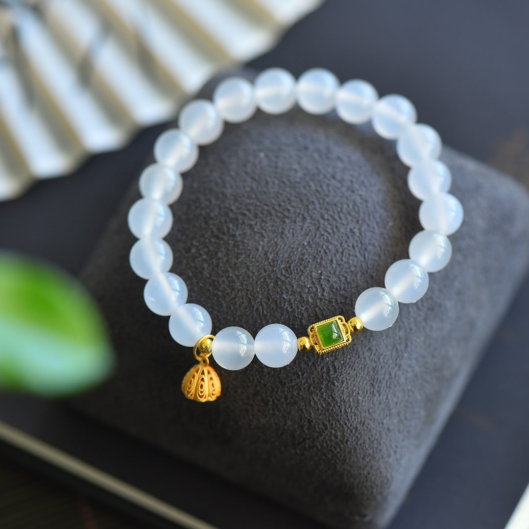 An Exquisite Sterling Silver-Gold Plated Inlaid Agate Bracelets: An Exquisite Sterling Silver-Gold Plated Inlaid Agate Bracelets,Size:0.3inx0.3in 纯银镀金镶玛瑙手串