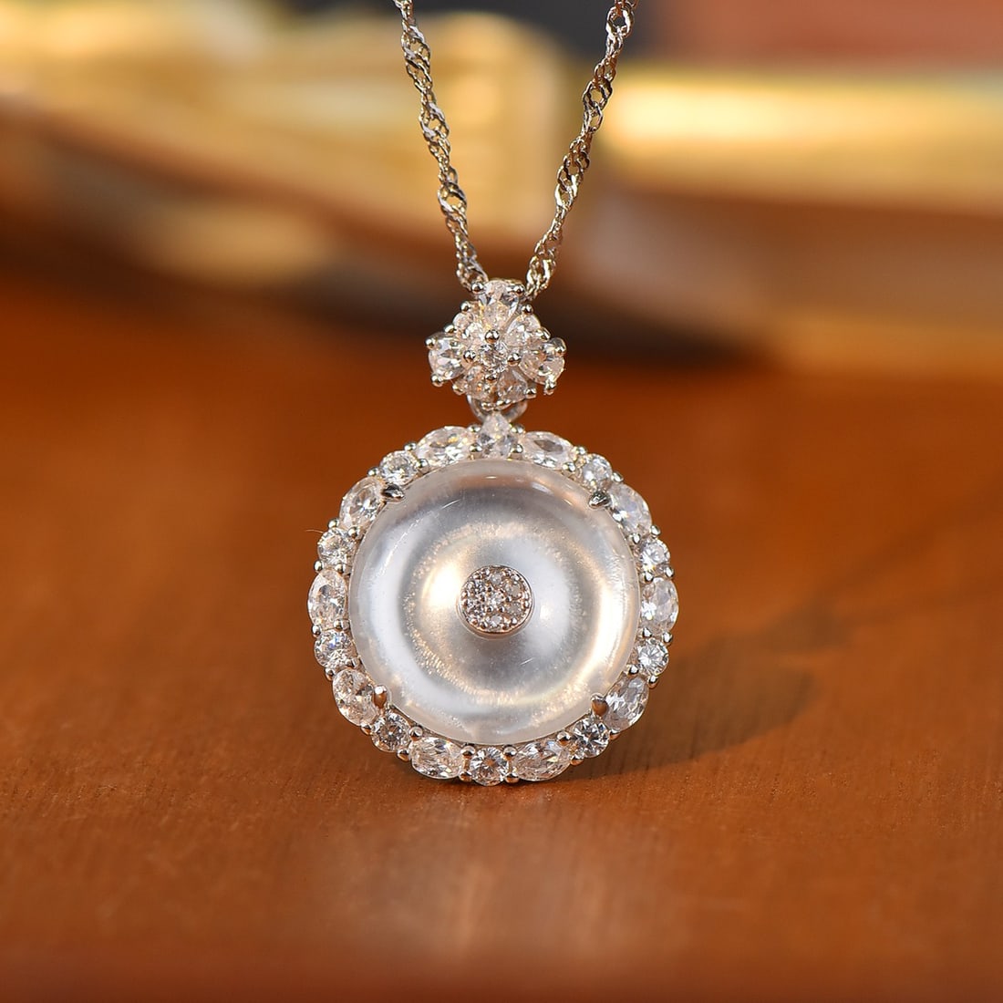 An Exquisite Sterling Silver Inlaid White Jade Necklace,Inlaid Diamond: An Exquisite Sterling Silver Inlaid White Jade Necklace,Inlaid Diamond,Size:0.6inx0.6in 纯银镶白玉项链,嵌钻石