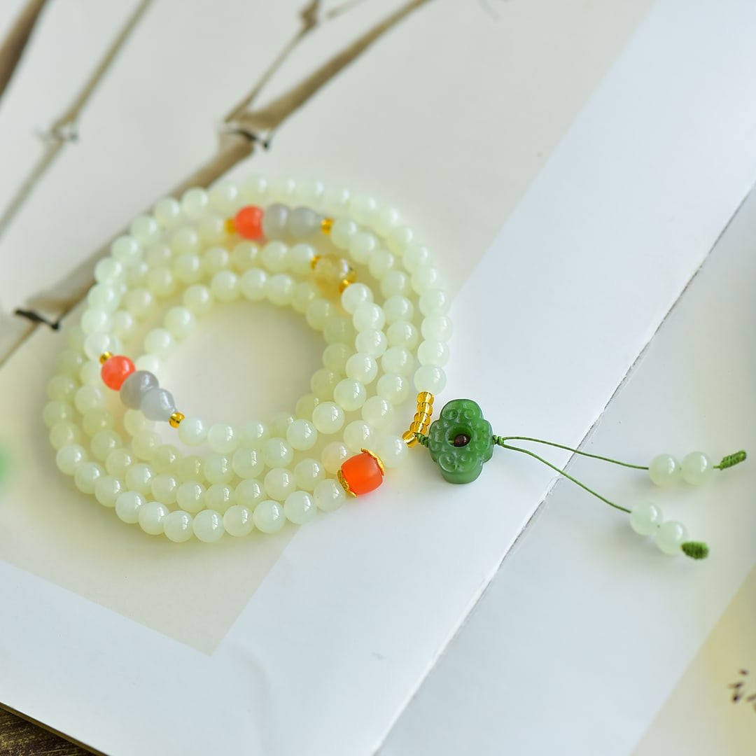 An Exquisite White Jade Bracelets: An Exquisite White Jade Bracelets,Size:0.2inx0.2in 白玉手链