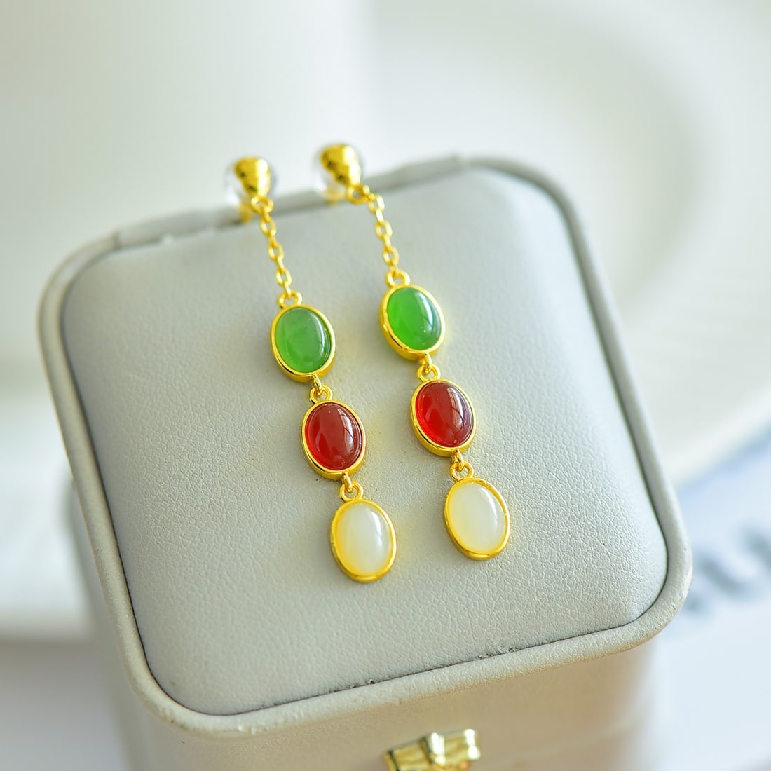 A Pair of Exquisite Sterling Silver-Gold Plated Inlaid Jasper Earrings: A Pair of Exquisite Sterling Silver-Gold Plated Inlaid Jasper Earrings , Size :0.2inx0.3in
