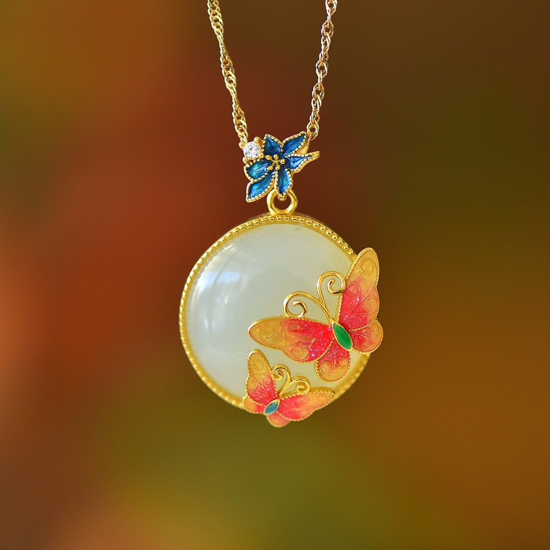 An Exquisite Sterling Silver-Gold Plated Inlaid White Jade Pendant: An Exquisite Sterling Silver-Gold Plated Inlaid White Jade Pendant,Size:0.8inx0.8in 纯银镀金镶白玉吊坠