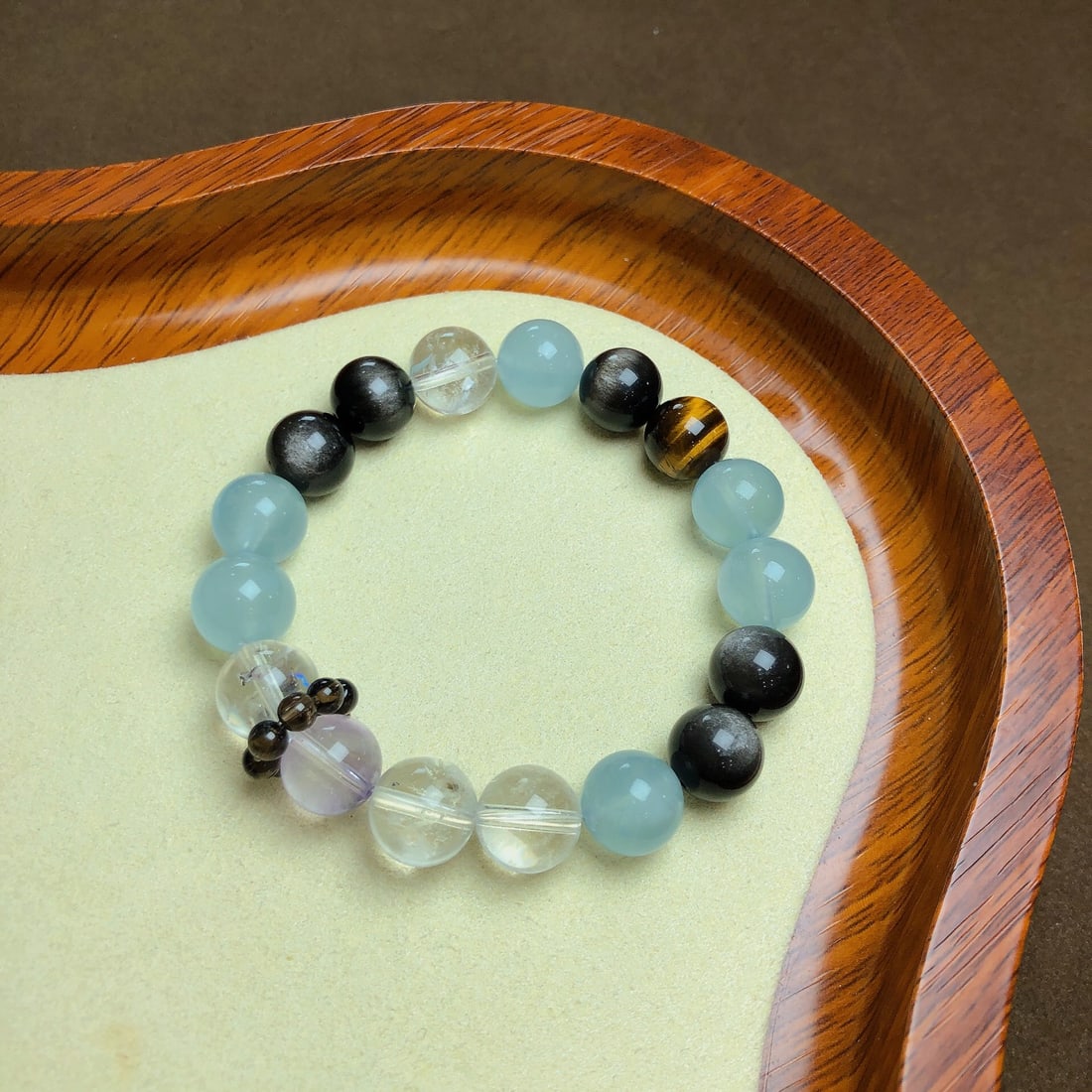 An Exquisite Crystal Bracelet: An Exquisite Crystal Bracelet,Size:0.4in,Weight:30.7g 水晶手串