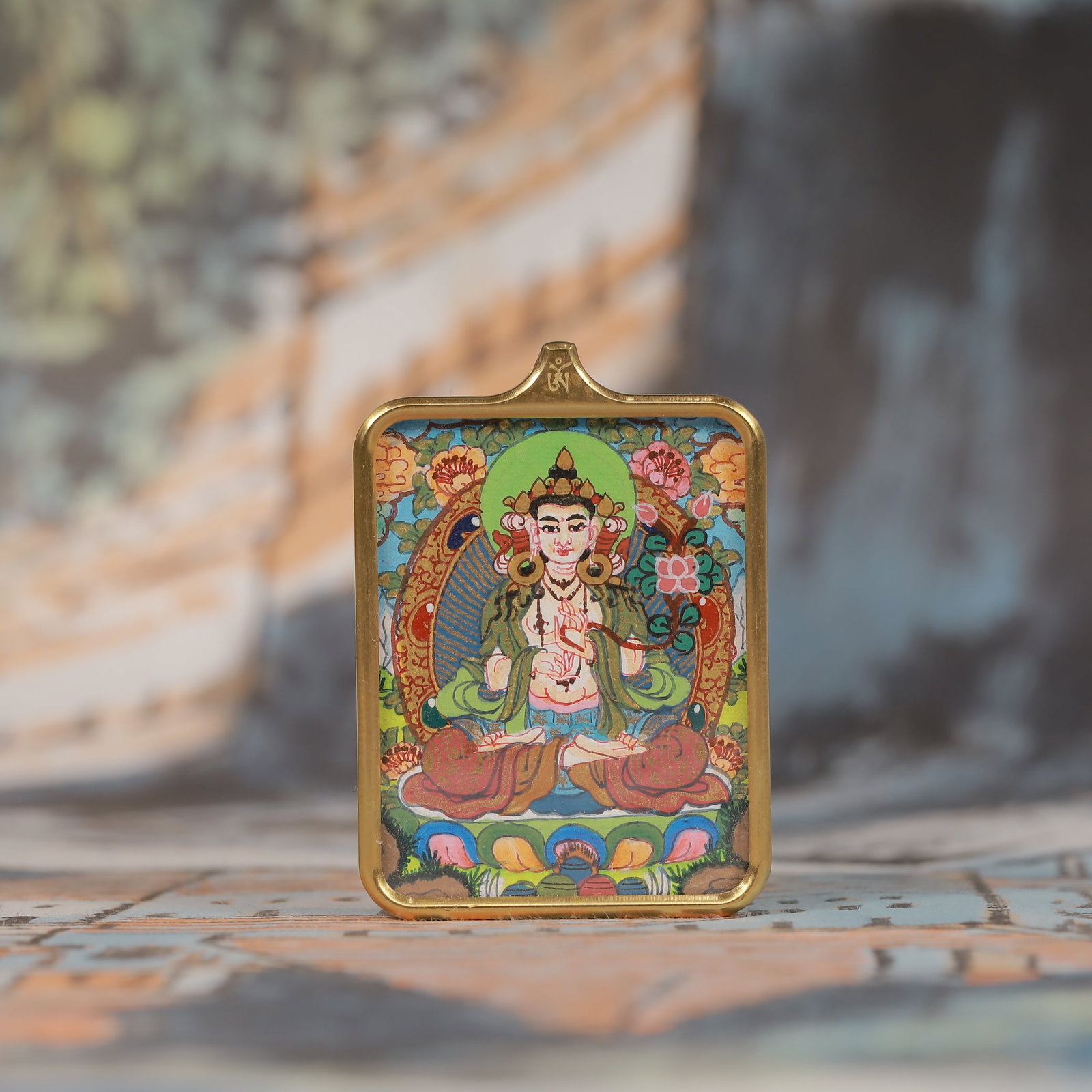 An Exquisite Painted Color Statue of White Tara Tangka: An Exquisite Painted Color Statue of White Tara Tangka,Size:2inx2.8in 彩绘白度母像唐卡