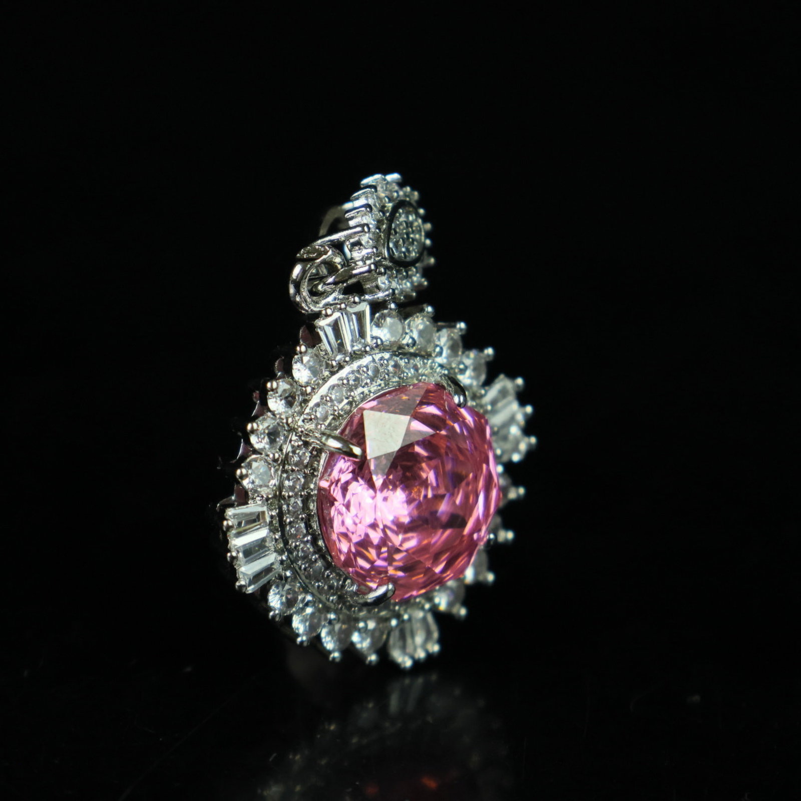 An Exquisite Pendant - 3