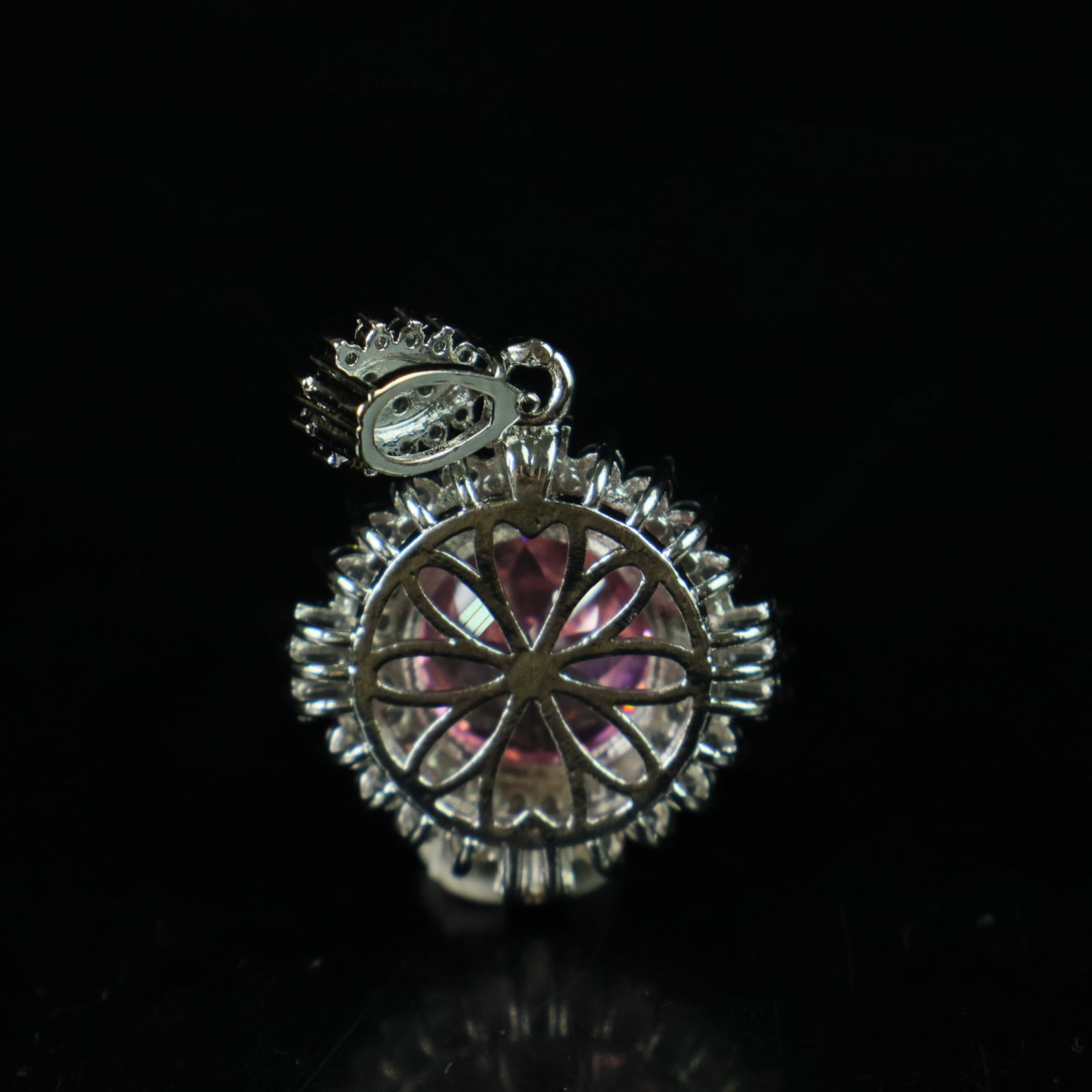 An Exquisite Pendant - 5