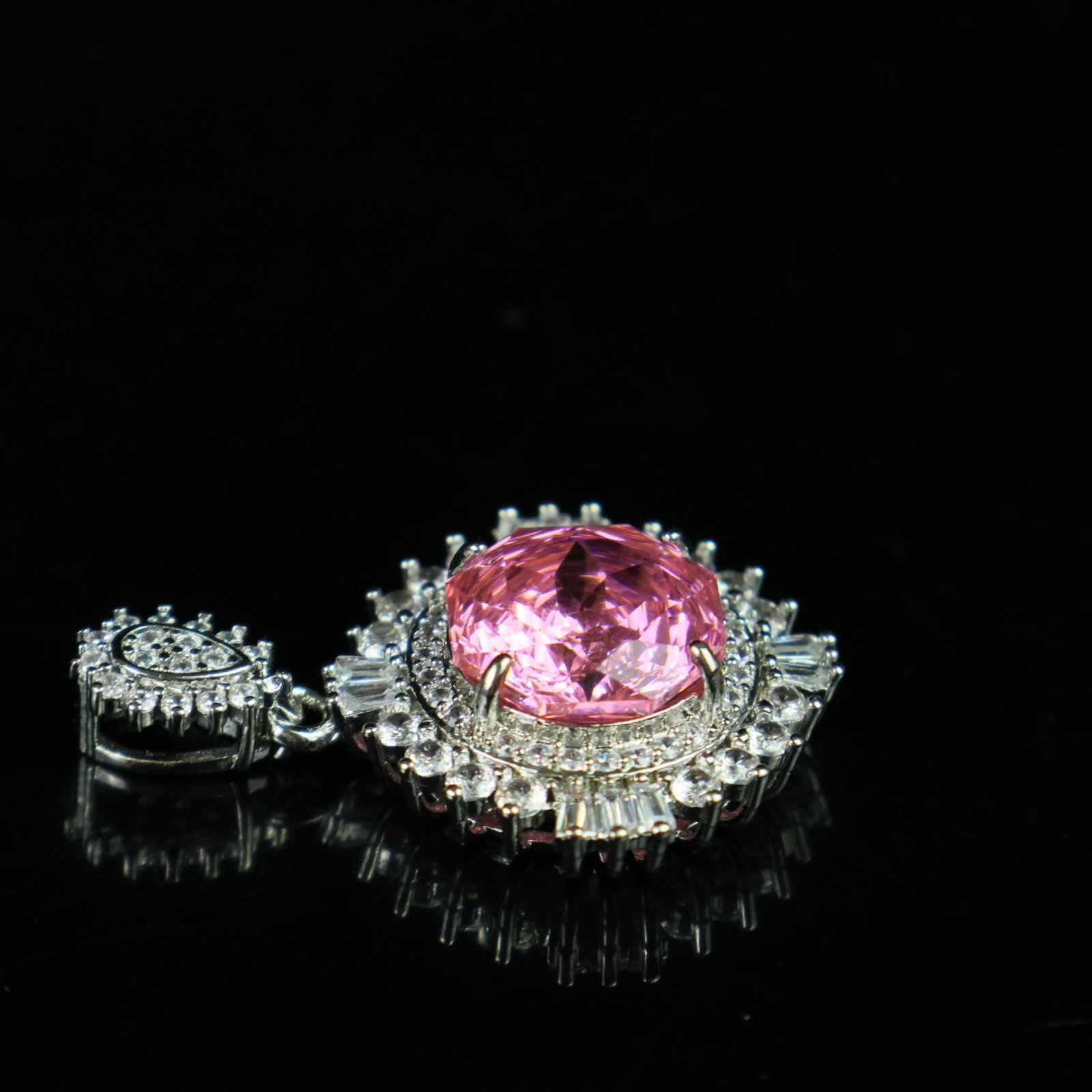 An Exquisite Pendant - 7