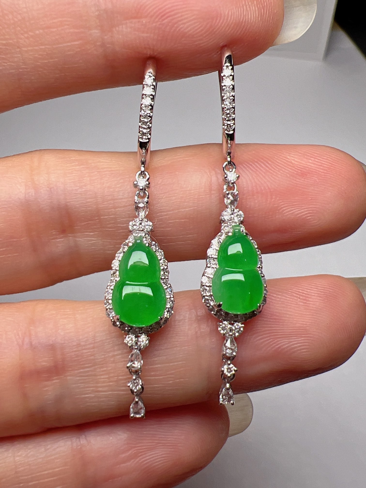 A Pair of Exquisite 18k Gold Diamond Inlaid Jadeite Earrings: A Pair of Exquisite 18k Gold Diamond Inlaid Jadeite Earrings,Size(Loose Stone):0.4inx0.2in 一对18k金钻镶嵌翡翠耳环
