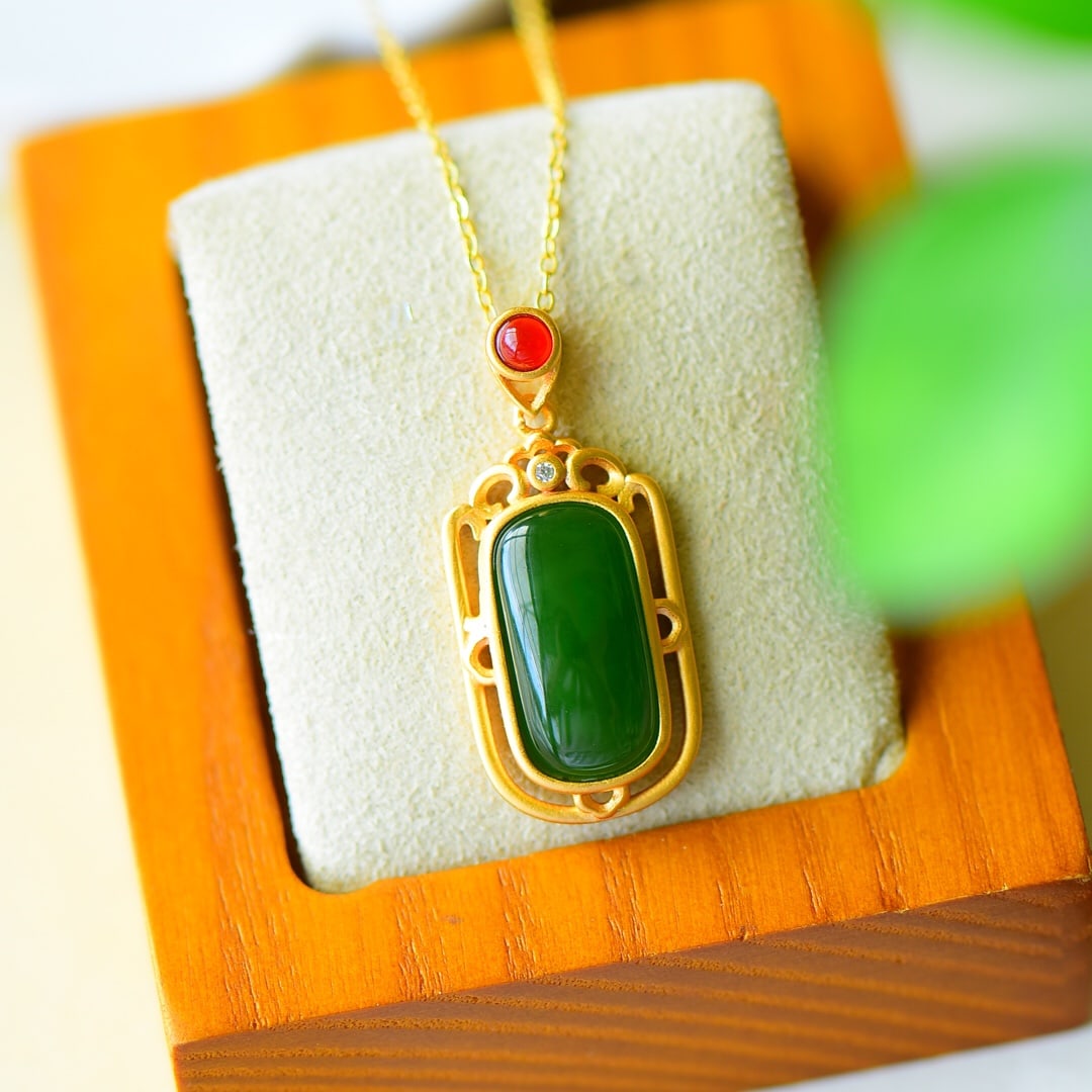 An Exquisite Sterling Silver-Gold Plated Inlaid Jasper Necklace: An Exquisite Sterling Silver-Gold Plated Inlaid Jasper Necklace,Size:0.5inx1.2in 纯银镀金镶碧玉项链