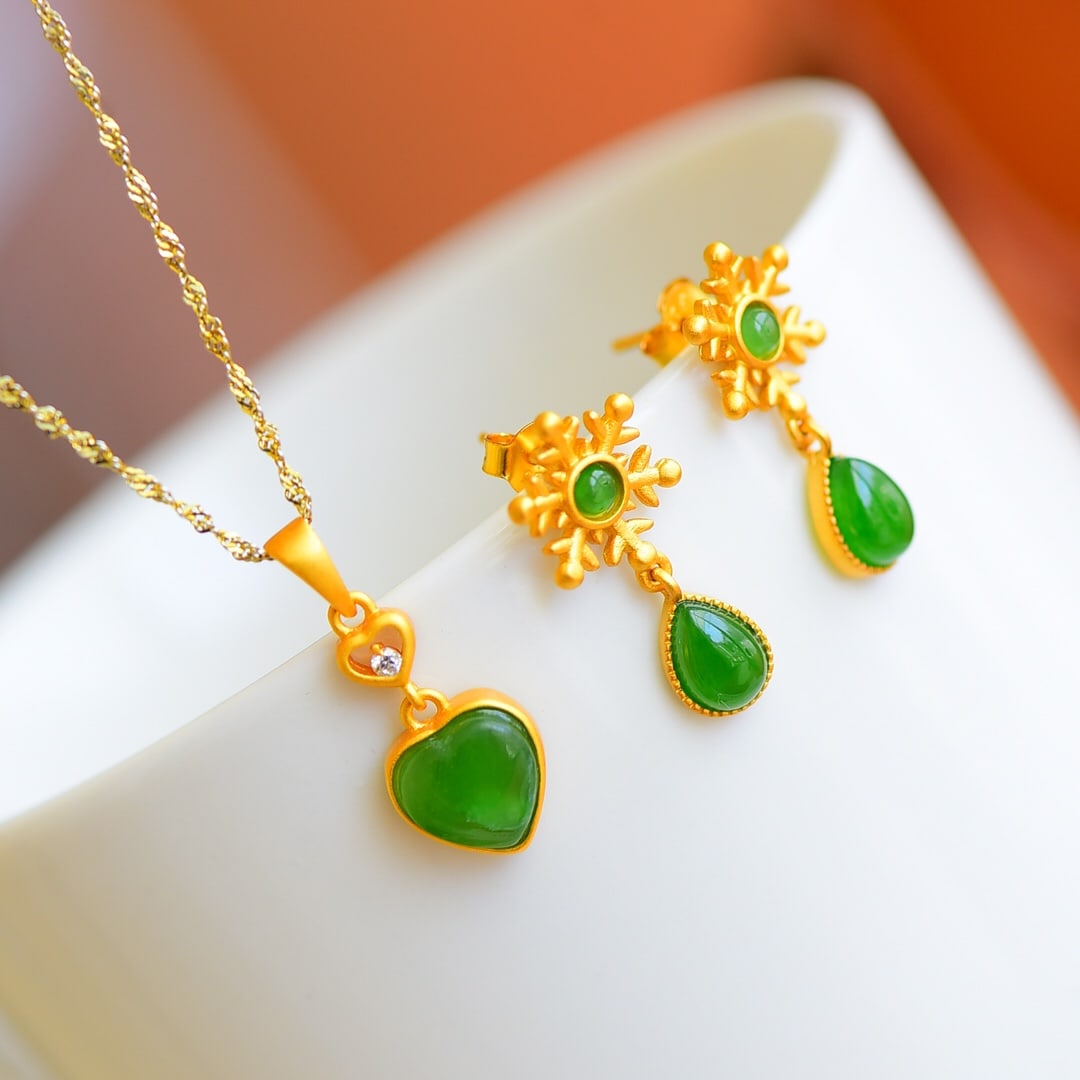 A Set of Fine Sterling Silver-Gold Plated Inlaid Jasper Jewelrys: A Set of Fine Sterling Silver-Gold Plated Inlaid Jasper Jewelrys 一套纯银镀金镶碧玉首饰