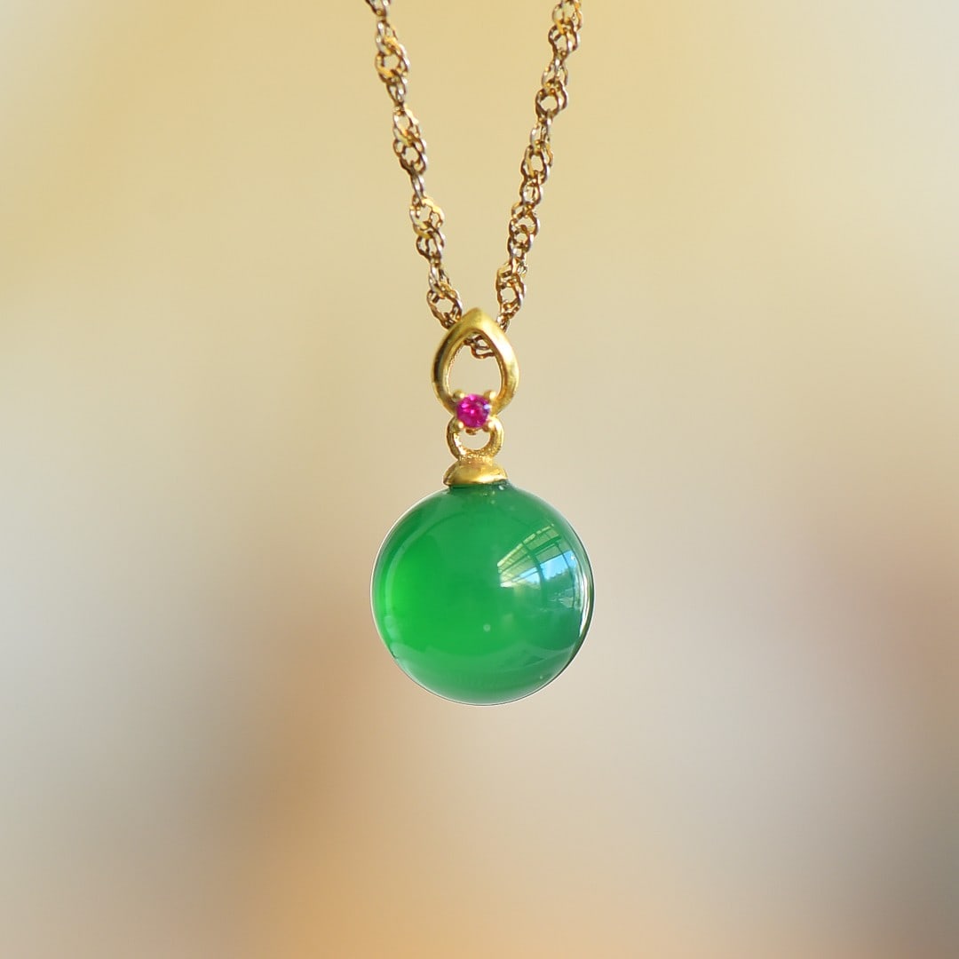An Exquisite Sterling Silver-Gold Plated Inlaid Agate Pendant: An Exquisite Sterling Silver-Gold Plated Inlaid Agate Pendant,Size::0.4inx0.4in 纯银镀金镶玛瑙吊坠