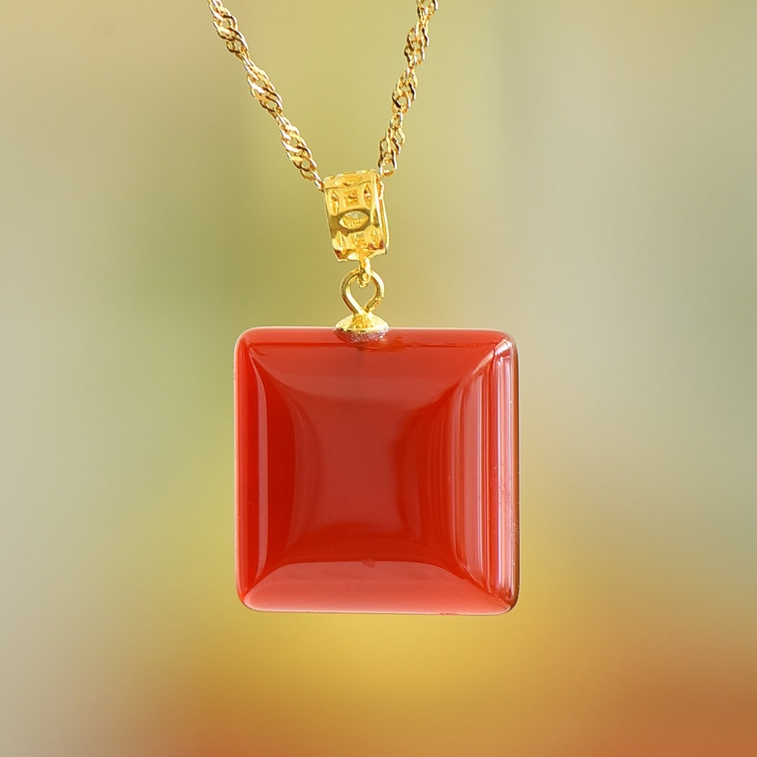 An Exquisite Sterling Silver-Gold Plated Inlaid Red Agate Necklace: An Exquisite Sterling Silver-Gold Plated Inlaid Red Agate Necklace,Size:0.7inx0.7in 纯银镀金镶红玛瑙项链