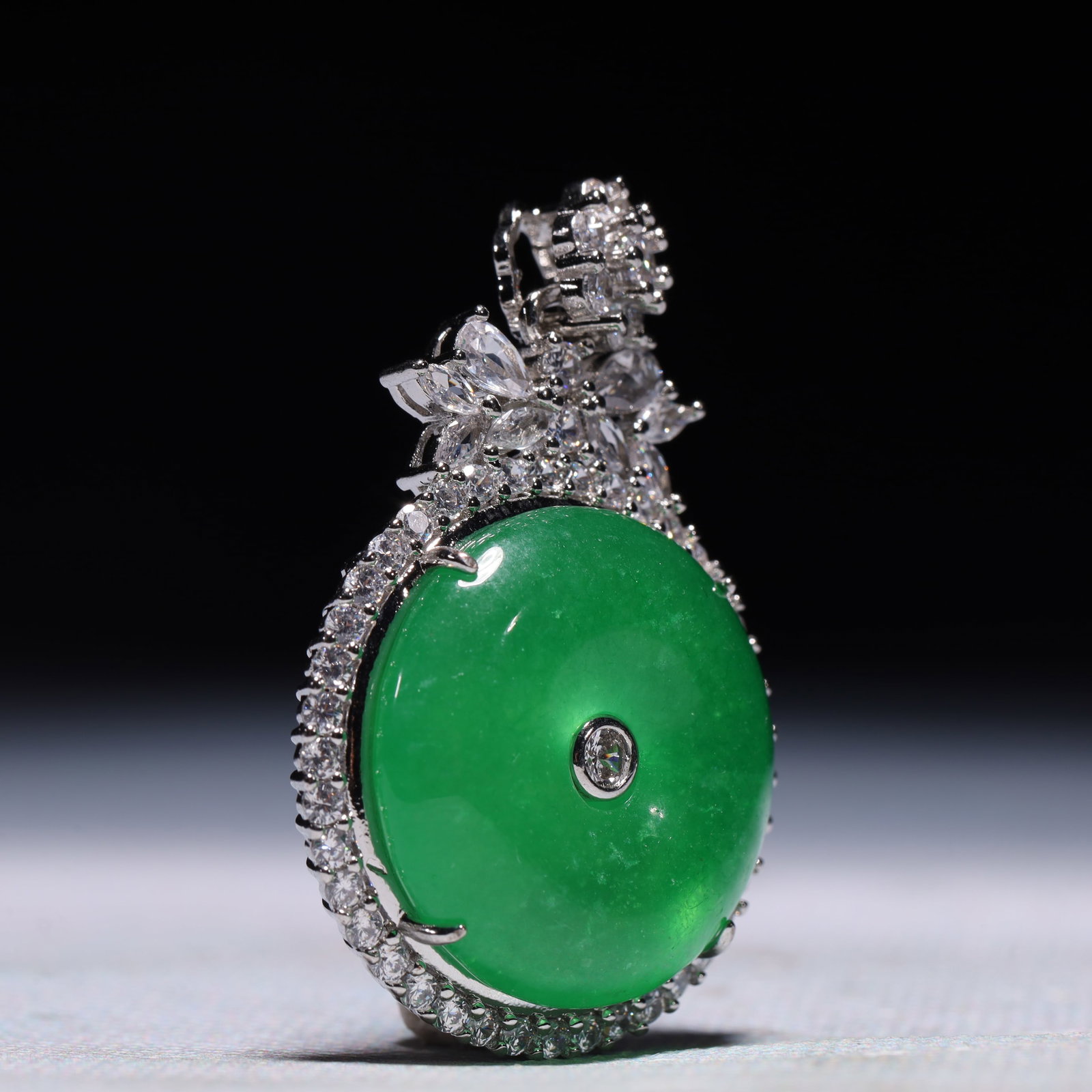 An Exquisite Pendant,Inlaid Gems - 3