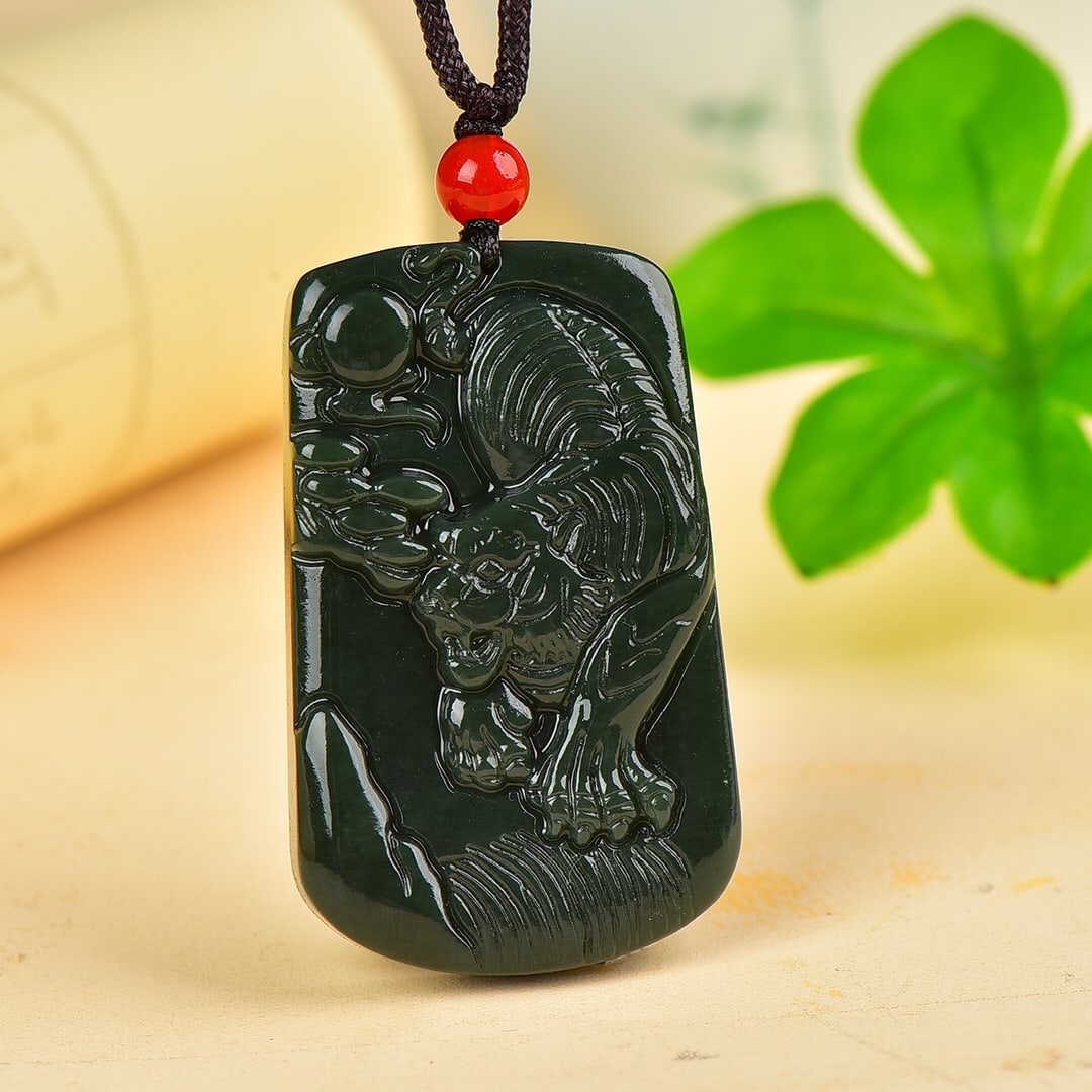 An Exquisite Jasper Tiger Pattern Pendant: An Exquisite Jasper Tiger Pattern Pendant,Size:1.2inx2in 碧玉虎纹挂件