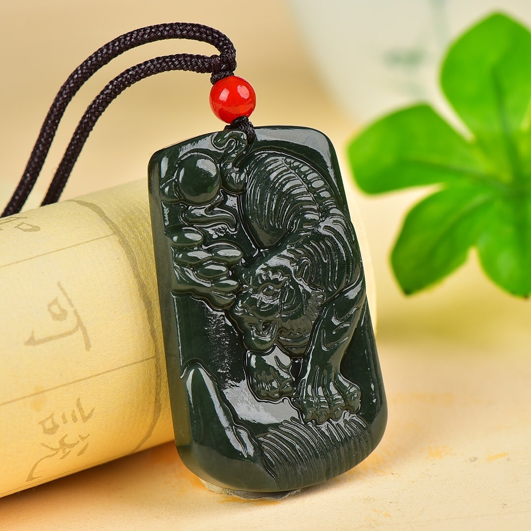 An Exquisite Jasper Tiger Pattern Pendant - 3