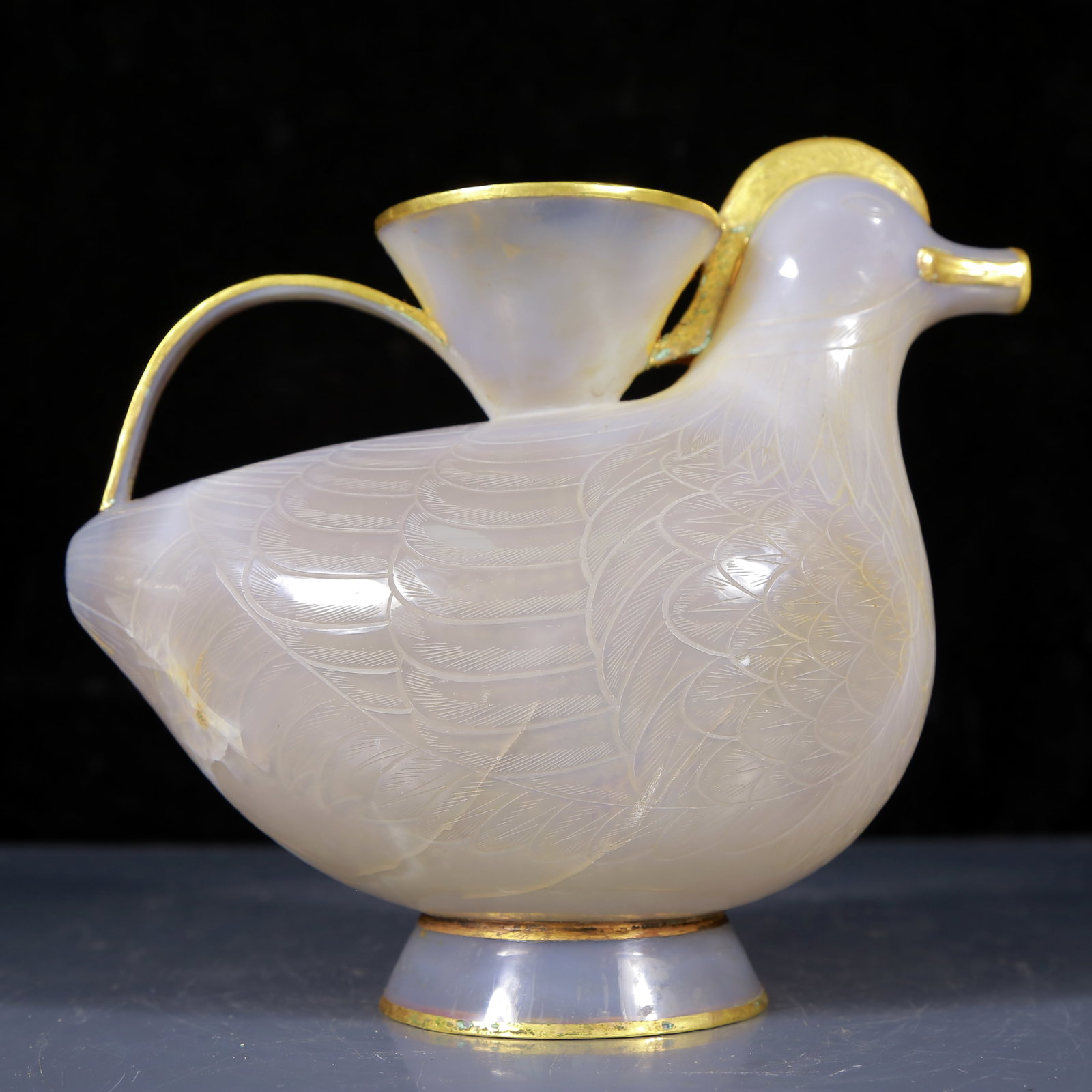 An Exquisite Agate Cover with Gold Duck-Shaped Ewer: An Exquisite Agate Cover with Gold Duck-Shaped Ewer,Qing Dynasty, China,Size:9.1inx5.5inx7.9in,Weight:885g 玛瑙包金鸭型执壶，清代
