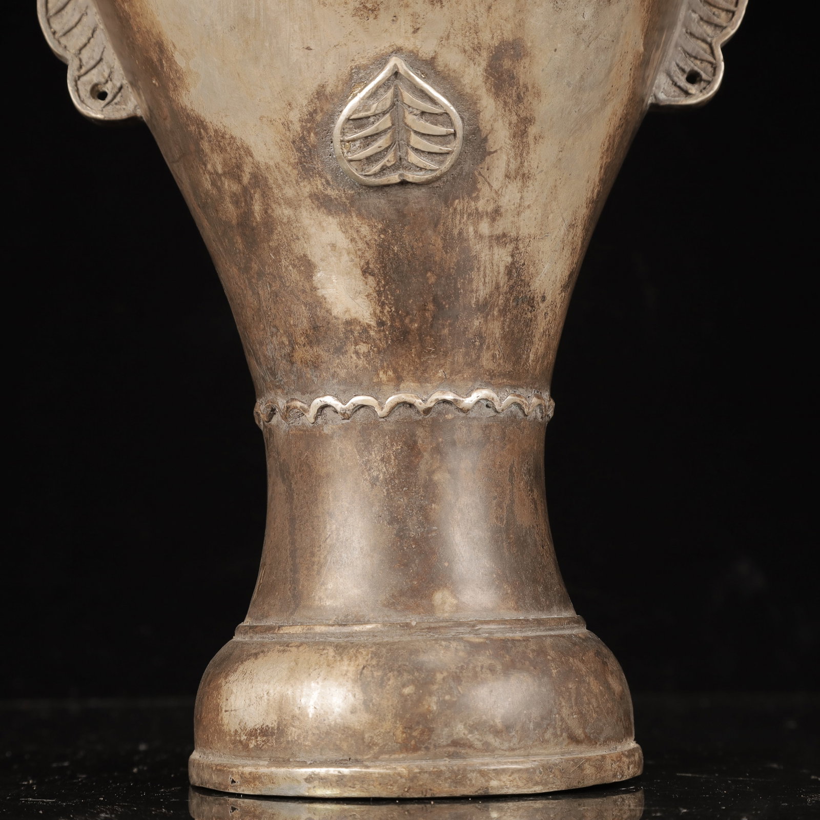 A Rare Silver-Plated Bronze Fish Pattern Vase - 3