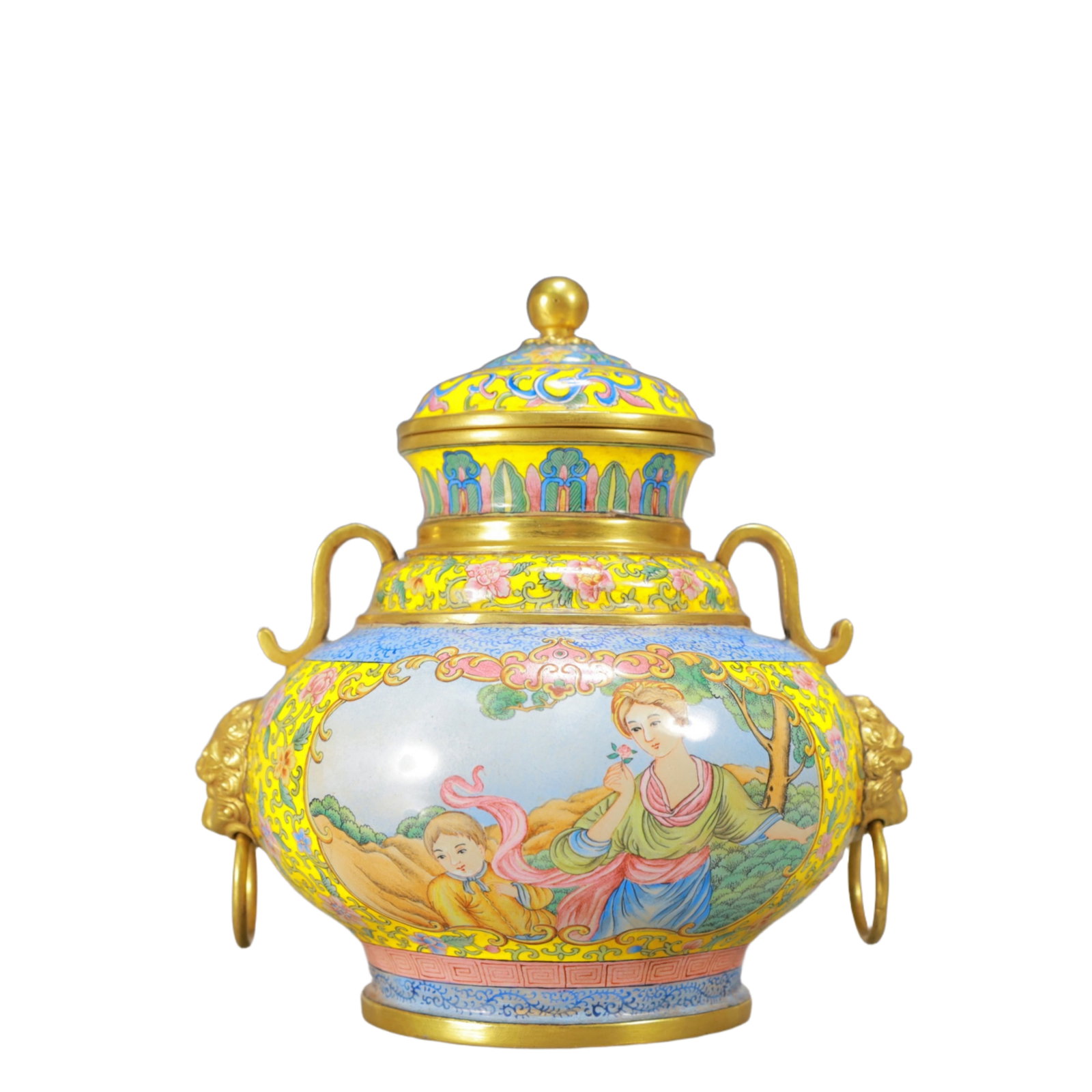 An Exquisite Painted Enamel Figure Pattern Lion-Ears Cover Jar: An Exquisite Painted Enamel Figure Pattern Lion-Ears Cover Jar,Qing Dynasty, China,Qianlong Four-character Mark,Size:5.3inx4.7inx5.9in,Weight:650g 画珐琅人物纹Ħ