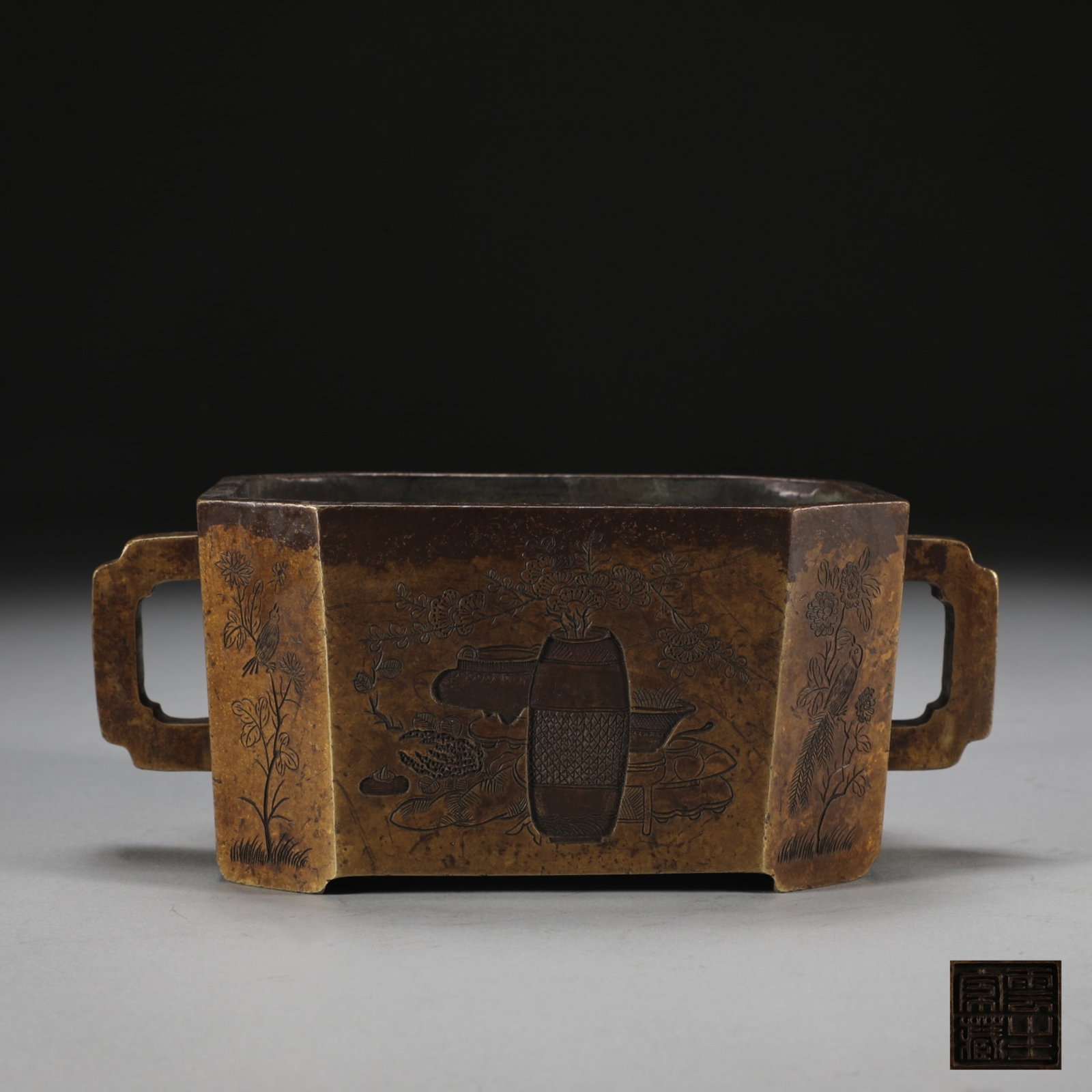 An Exquisite Bronze Flower and Bird Pattern Double-Ears four legs Censer: An Exquisite Bronze Flower and Bird Pattern Double-Ears four legs Censer,Ming Dynasty,China,With Mark,Size:2.9inx5.4inx7.2in,Weight:1500g 铜花鸟纹双耳四ห