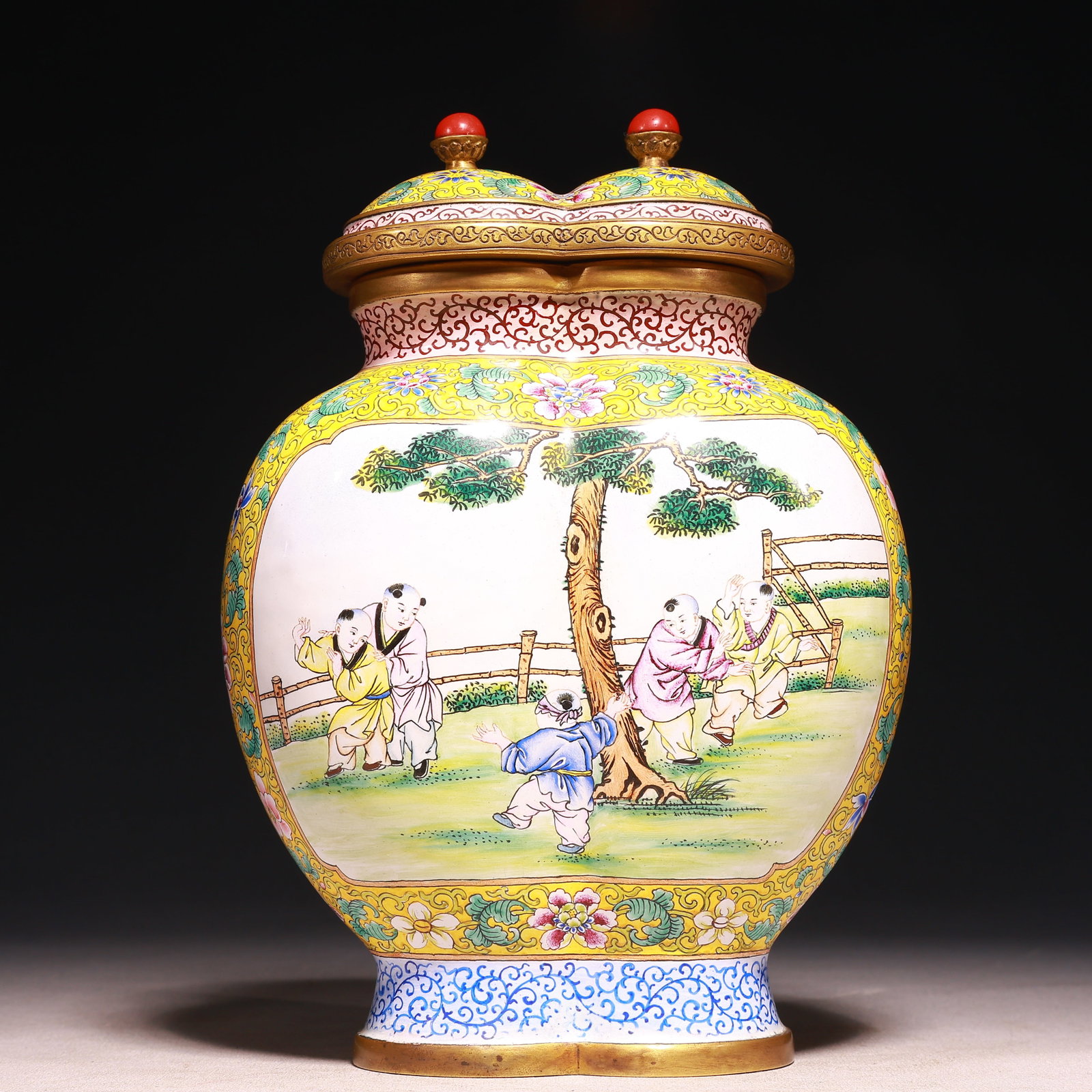 An Exquisite Painted Enamel Lotus and Figure Pattern Conjoined bottles: An Exquisite Painted Enamel Lotus and Figure Pattern Conjoined bottles,Qing Dynasty,China,Qianlong Four-character Mark,Size:6.3inx3.9inx9.8in,Weight:1300g 画珐琅缠枝ő