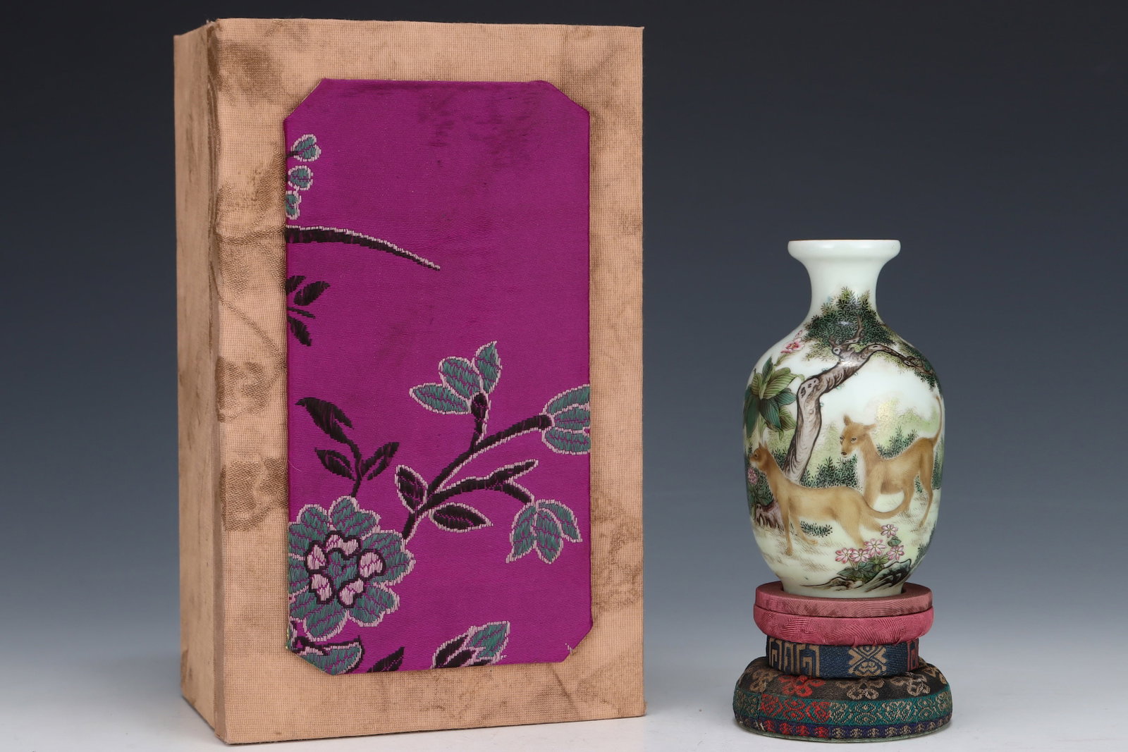 An Exquisite Enamel Painted Gold Landscape and Dog Pattern Vase: An Exquisite Enamel Painted Gold Landscape and Dog Pattern Vase,Qing Dynasty,China,Yongzheng Four-character Mark,Size:4.7inx2.6in 珐琅彩描金山水犬ಬ