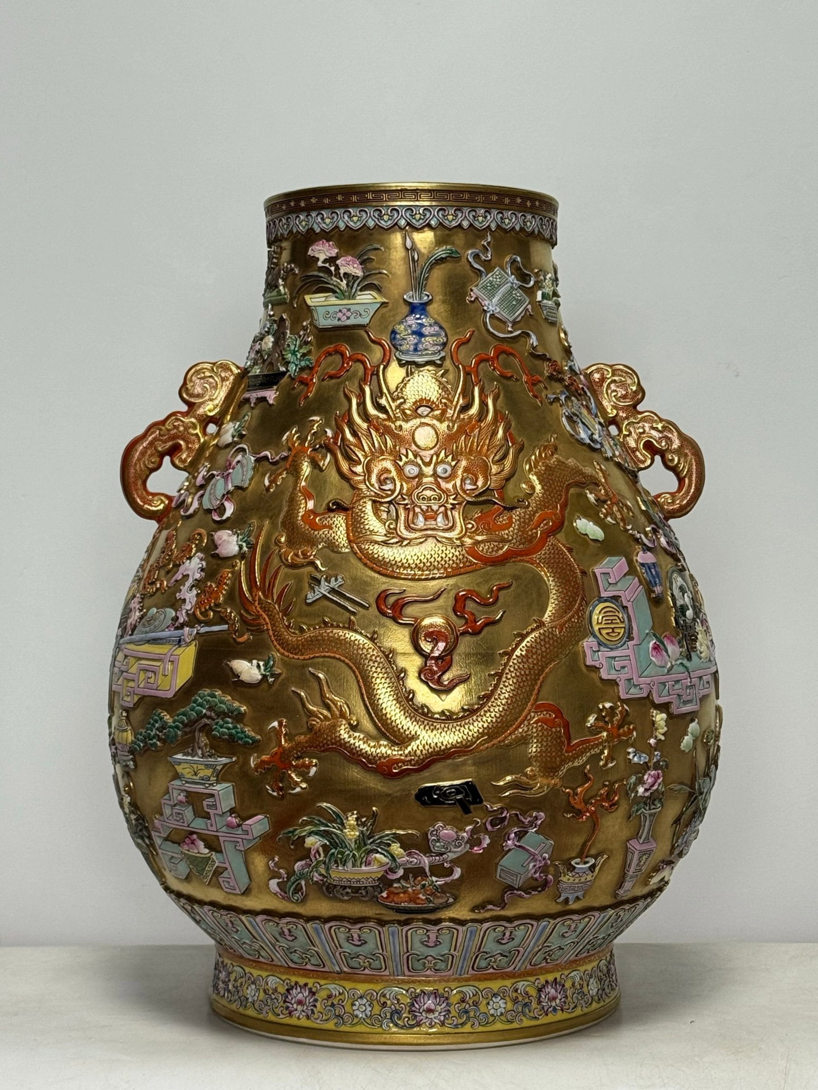 A Huge Famille-Rose Gold Ground Flower and Dragon Pattern Double-Ears Vase: A Huge Famille-Rose Gold Ground Flower and Dragon Pattern Double-Ears Vase,Qing Dynasty,China,Qianlong Six-character Mark,Size:19.3inx15in 粉彩金地花卉龙ń