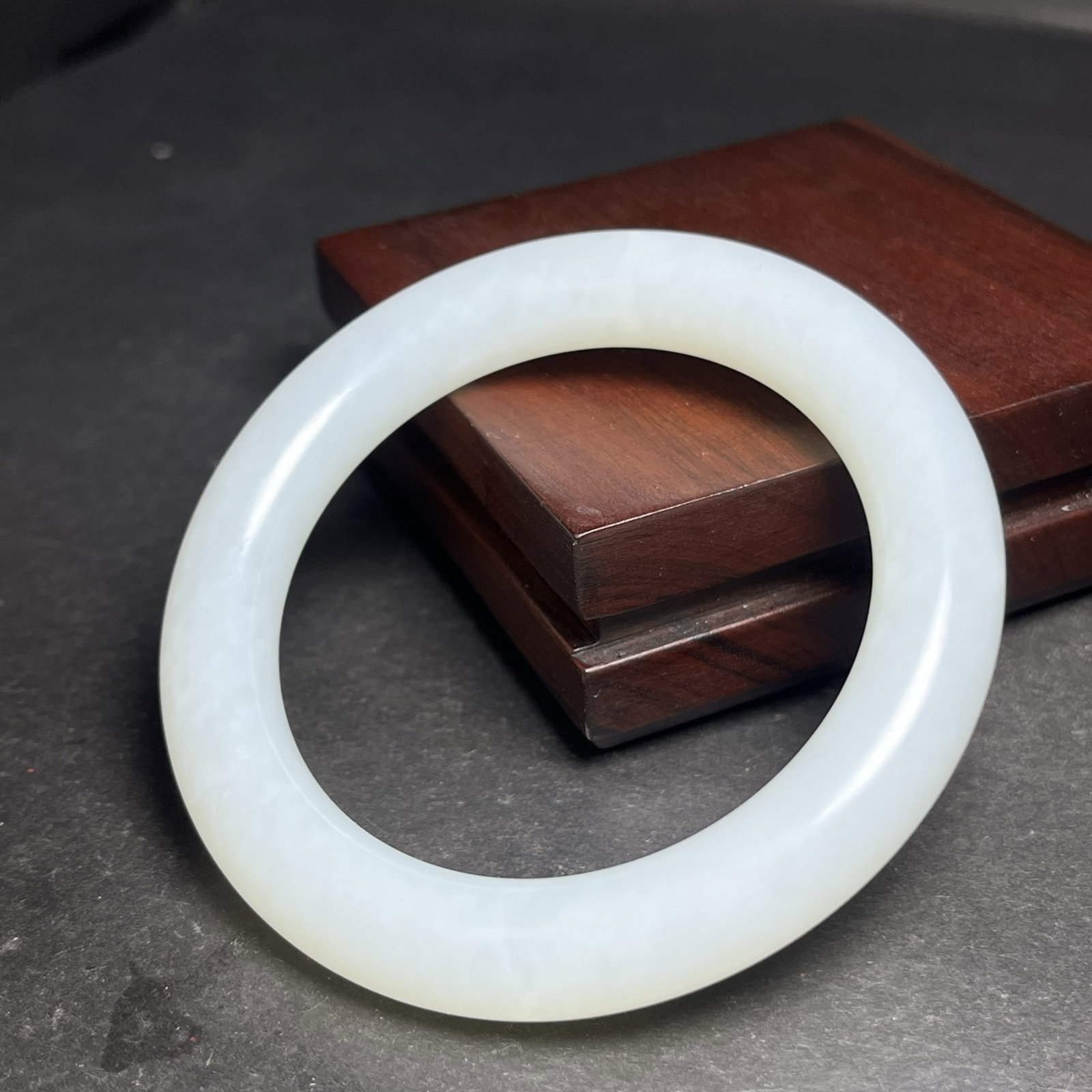 An Exquisite White Jade Bracelets - 2