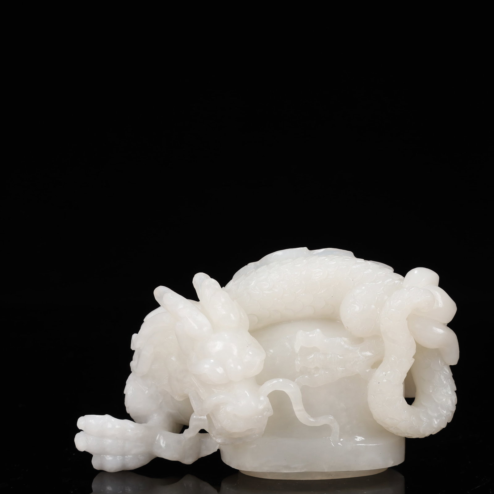 A Rare White Jade Auspicious Cloud and Dragon Pattern Bottle - 11