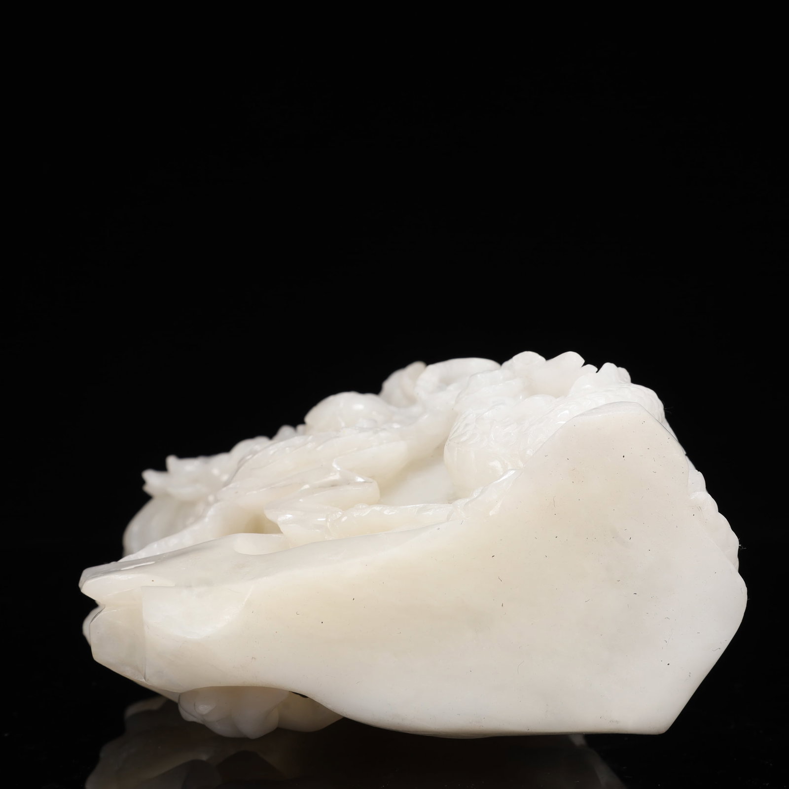 A Rare White Jade Auspicious Cloud and Dragon Pattern Bottle - 13