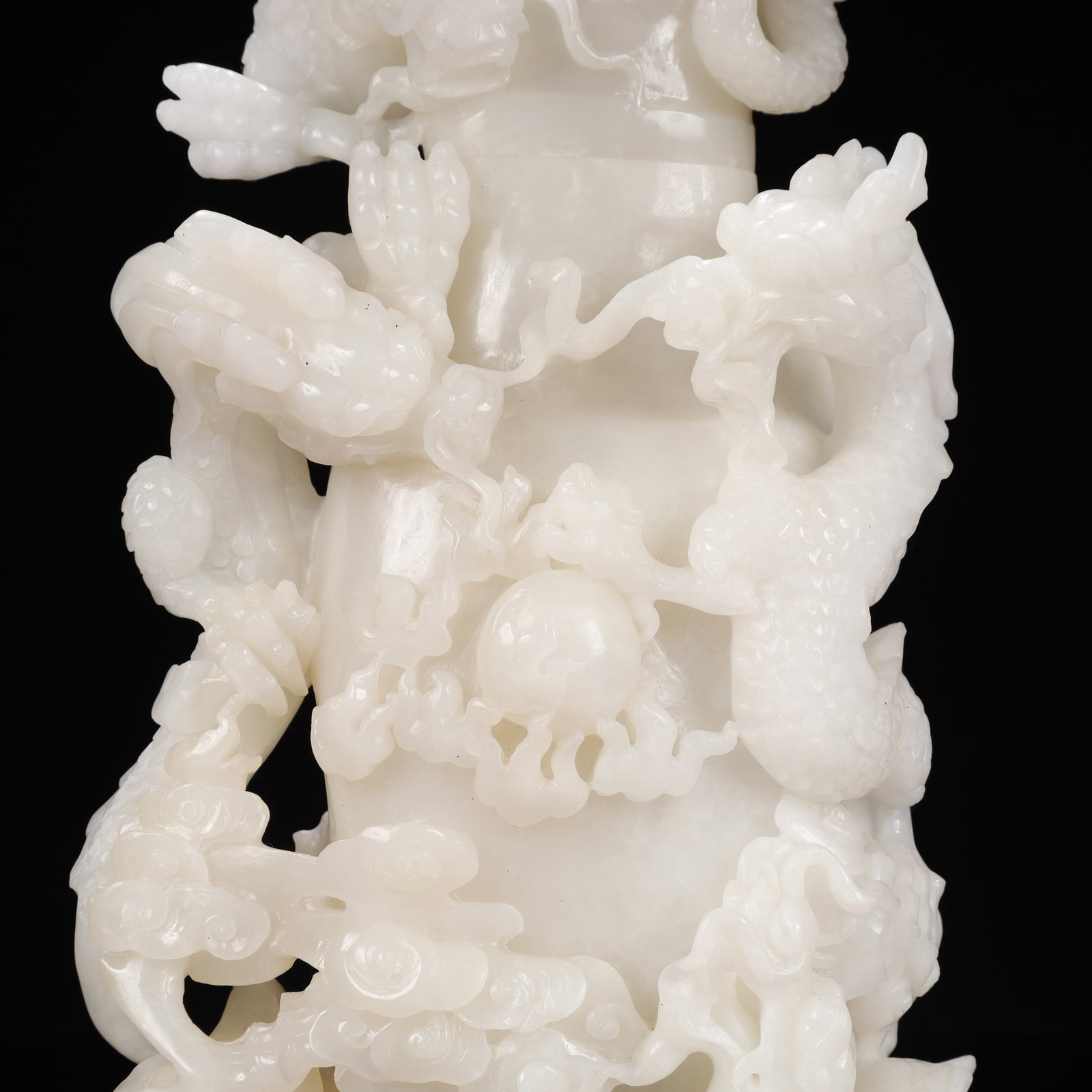A Rare White Jade Auspicious Cloud and Dragon Pattern Bottle - 3