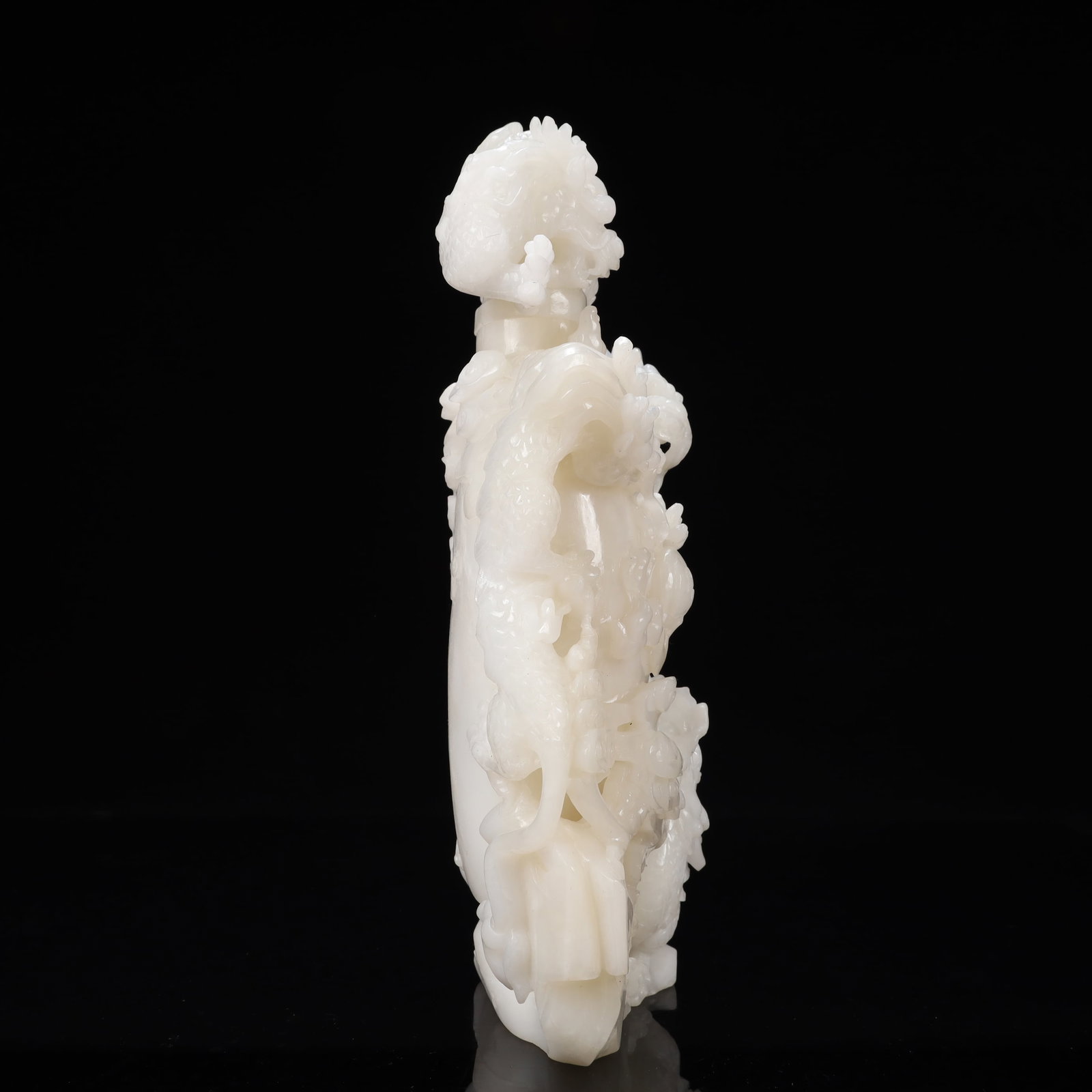 A Rare White Jade Auspicious Cloud and Dragon Pattern Bottle - 8