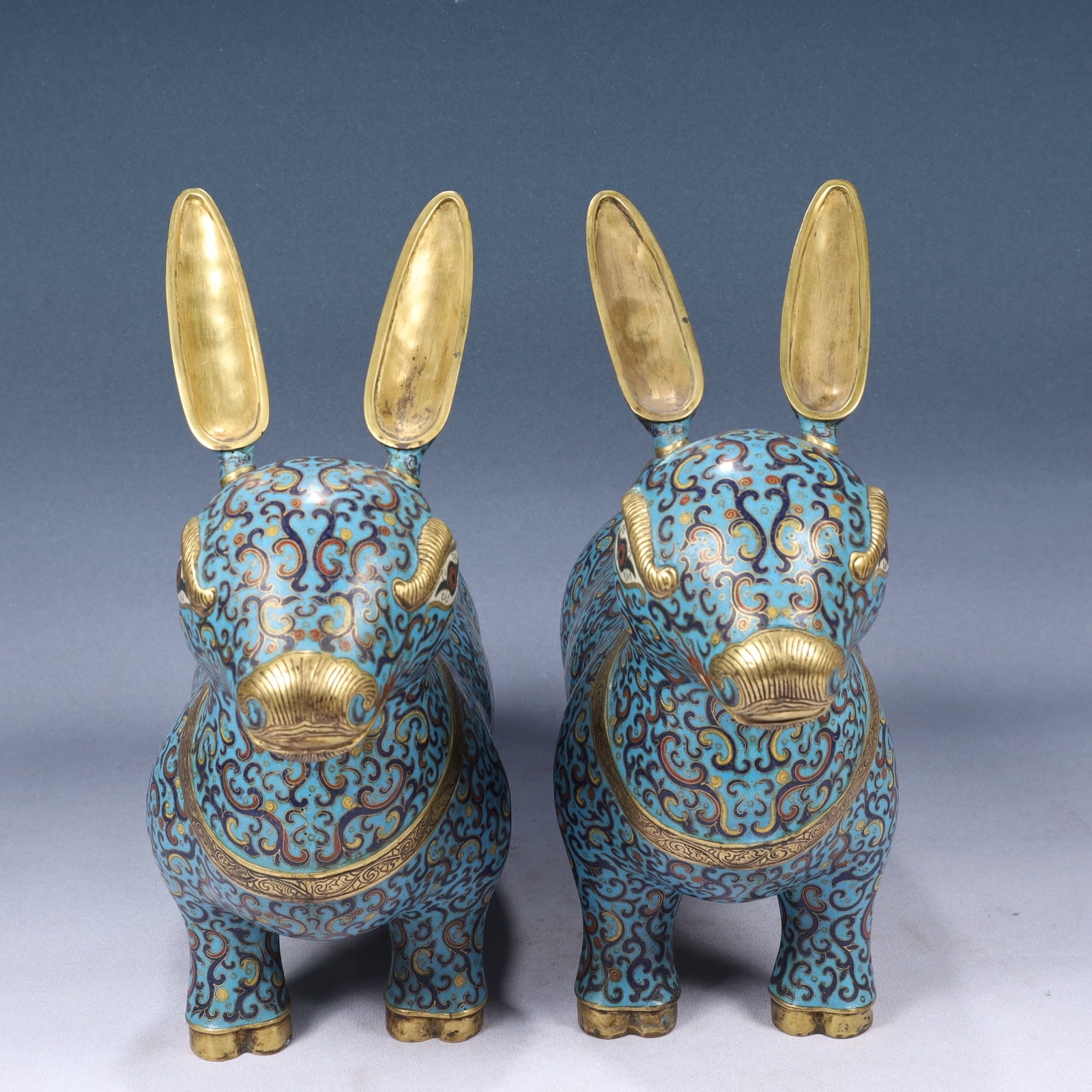 A Pair of Huge Cloisonne Auspicious Beast Ornaments: A Pair of Huge Cloisonne Auspicious Beast Ornaments,Qing Dynasty, China,Qianlong Four-character Mark,Size:18.1inx6.3inx15in,Weight:7700g 一对景泰蓝瑞兽摆