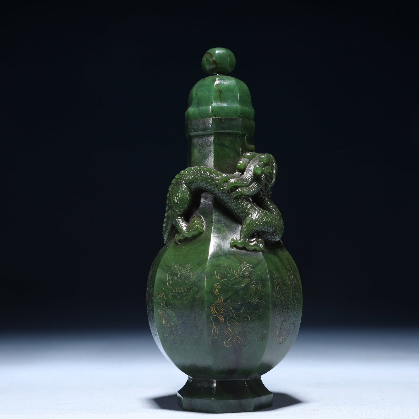 An Exquisite Jasper Dragon Pattern Vase - 2