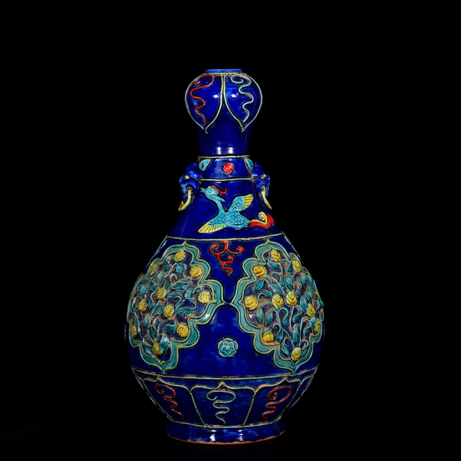 A Huge Wucai Flower and Phoenix Pattern Beast-Ears Vase: A Huge Wucai Flower and Phoenix Pattern Beast-Ears Vase,Yuan Dynasty, China,Size:19.7inx11.4in 五彩花卉凤纹兽耳瓶,中国元代