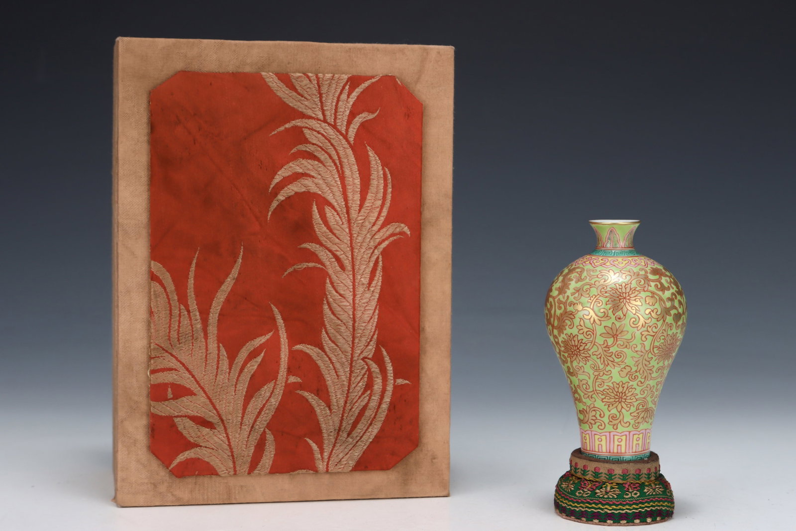 An Exquisite Famille-Rose Green Ground Painted Gold Lotus Pattern Vase: An Exquisite Famille-Rose Green Ground Painted Gold Lotus Pattern Vase,Qing Dynasty,China,Qianlong Four-character Mark,Size:4.5inx2.7in 粉彩绿地描金缠枝