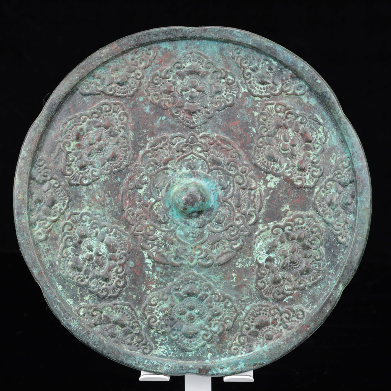 An Archaic Bronze Flower Pattern Round Mirror (1 of 9)