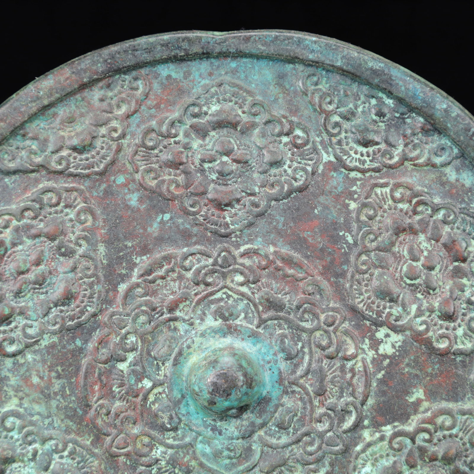 An Archaic Bronze Flower Pattern Round Mirror - 2
