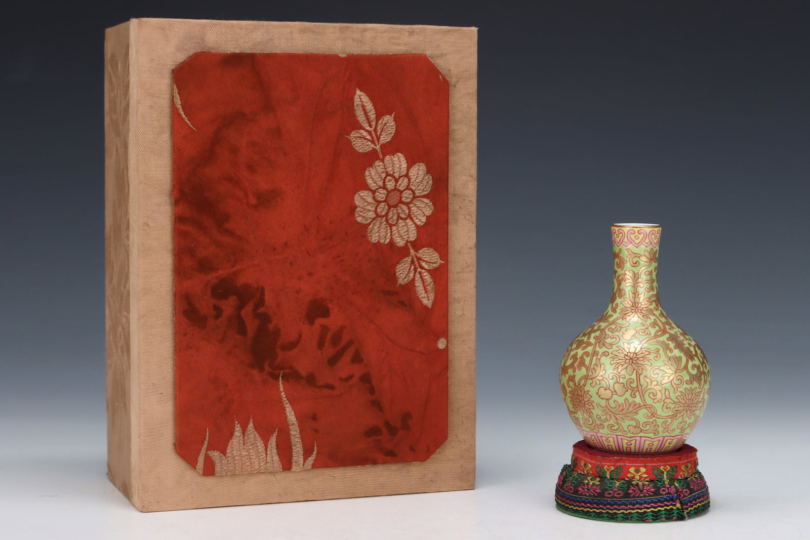 An Exquisite Famille-Rose Green Ground Painted Gold Lotus Pattern Vase: An Exquisite Famille-Rose Green Ground Painted Gold Lotus Pattern Vase,Qing Dynasty,China,Qianlong Four-character Mark,Size:4.2inx2.8in 粉彩绿地描金缠枝