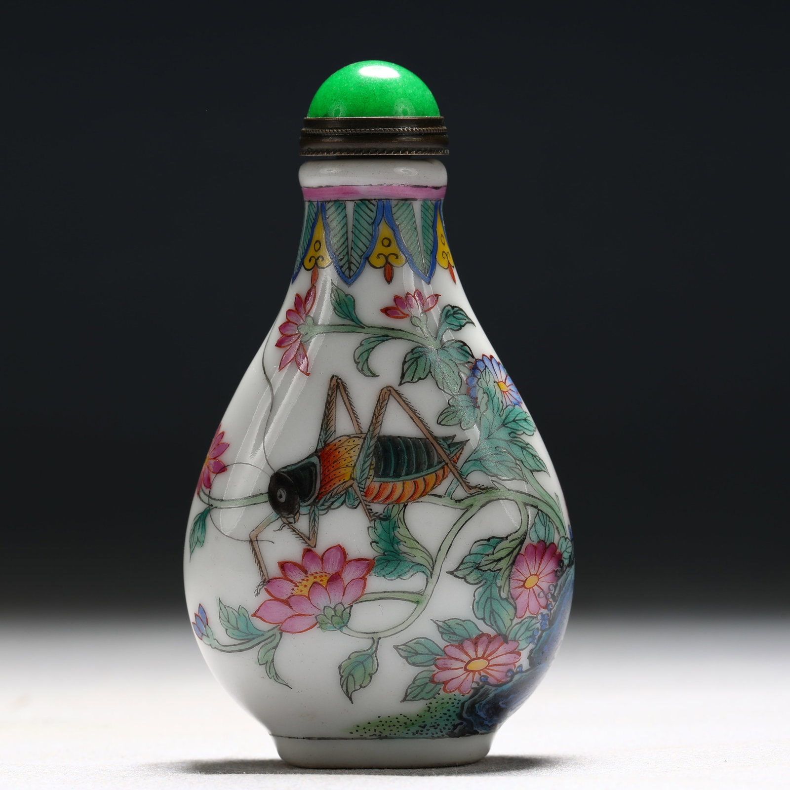 An Exquisite Enamel Flower and Insect Pattern Porcelain Snuff Bottle: An Exquisite Enamel Flower and Insect Pattern Porcelain Snuff Bottle,Qing Dynasty, China, Kangxi Mark,Size:1.8inx0.8inx3.1in 瓷胎画珐琅彩花卉昆