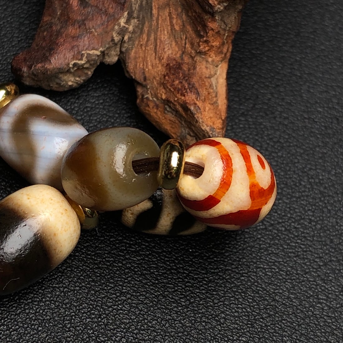 An Exquisite Multi-Gem Dzi Bead Bracelets - 8