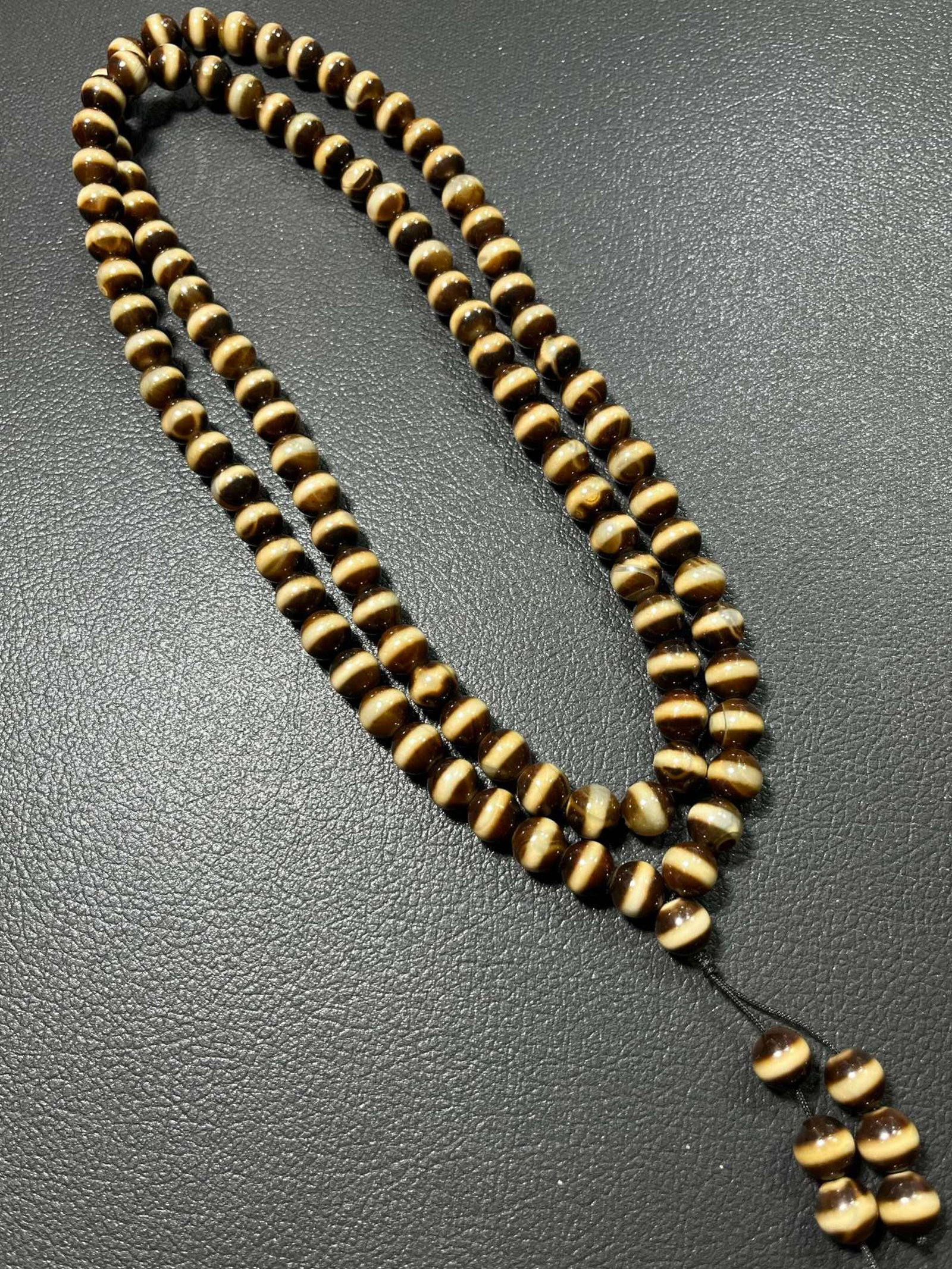 An Exquisite Dzi Bead Necklace: An Exquisite Dzi Bead Necklace，Size：10mm，Weight：87g 天珠项链