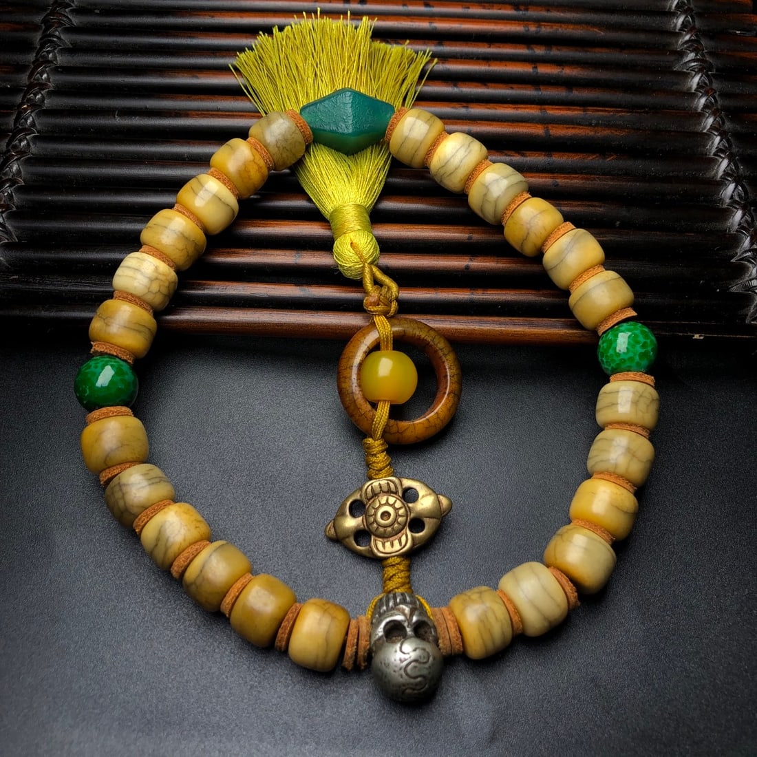 An Exquisite Prayer Beads Bracelets: An Exquisite Prayer Beads Bracelets,Size:12mm 佛珠手串