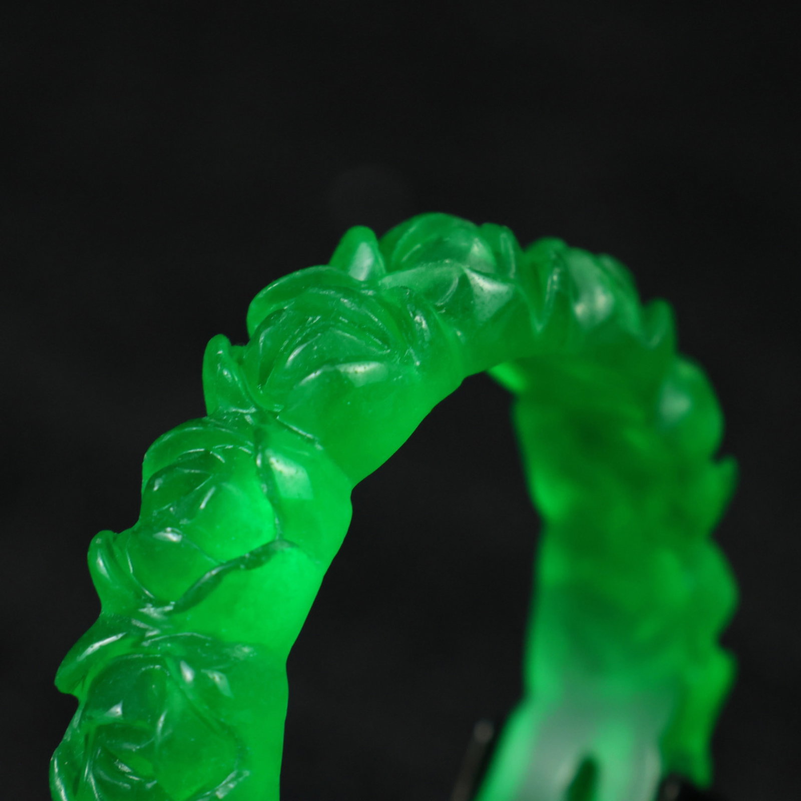 An Exquisite Jadeite Flower Pattern Bracelets - 3