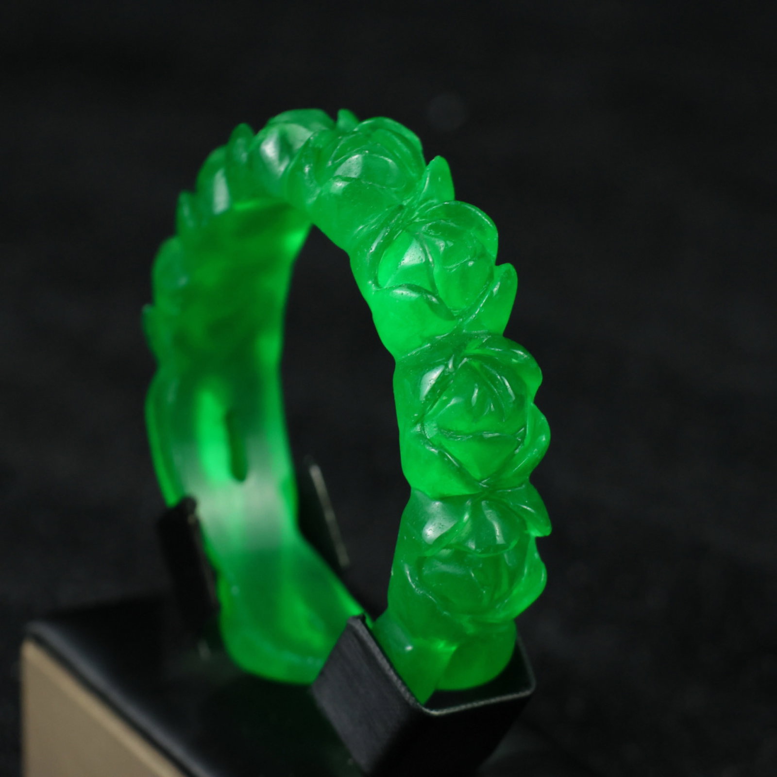 An Exquisite Jadeite Flower Pattern Bracelets - 4