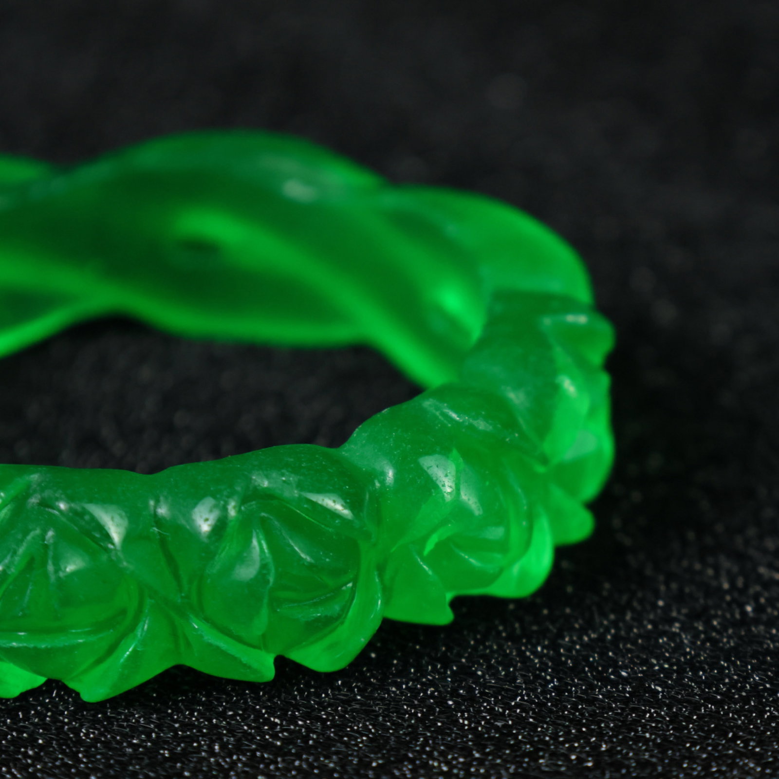 An Exquisite Jadeite Flower Pattern Bracelets - 7