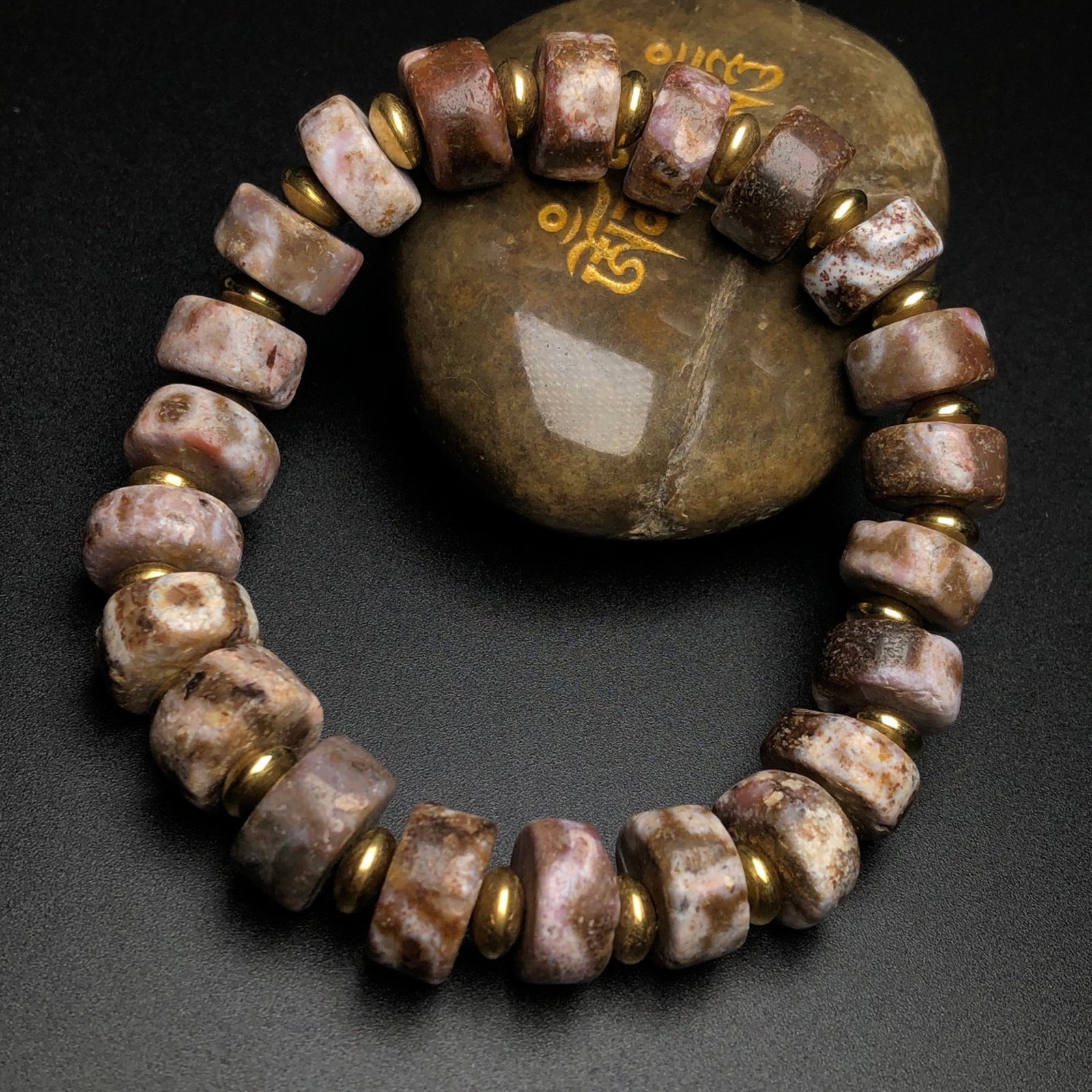 An Exquisite Dzi Bead Bracelets,With Cinnabar: An Exquisite Dzi Bead Bracelets,With Cinnabar,Size:13mmx7mm,Weight:65.7g 天珠手串,配朱砂