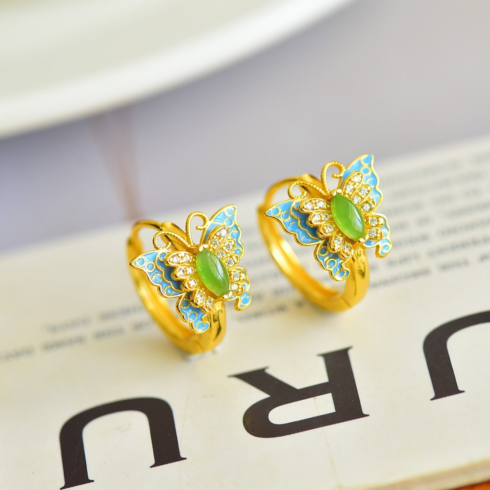 A Pair of Exquisite Sterling Silver-Gold Plated Inlaid Jasper Enamel Earrings,Inlaid Diamonds: A Pair of Exquisite Sterling Silver-Gold Plated Inlaid Jasper Enamel Earrings,Inlaid Diamonds,Size:3mmx6mm 一对纯银镀金镶碧玉珐琅ň